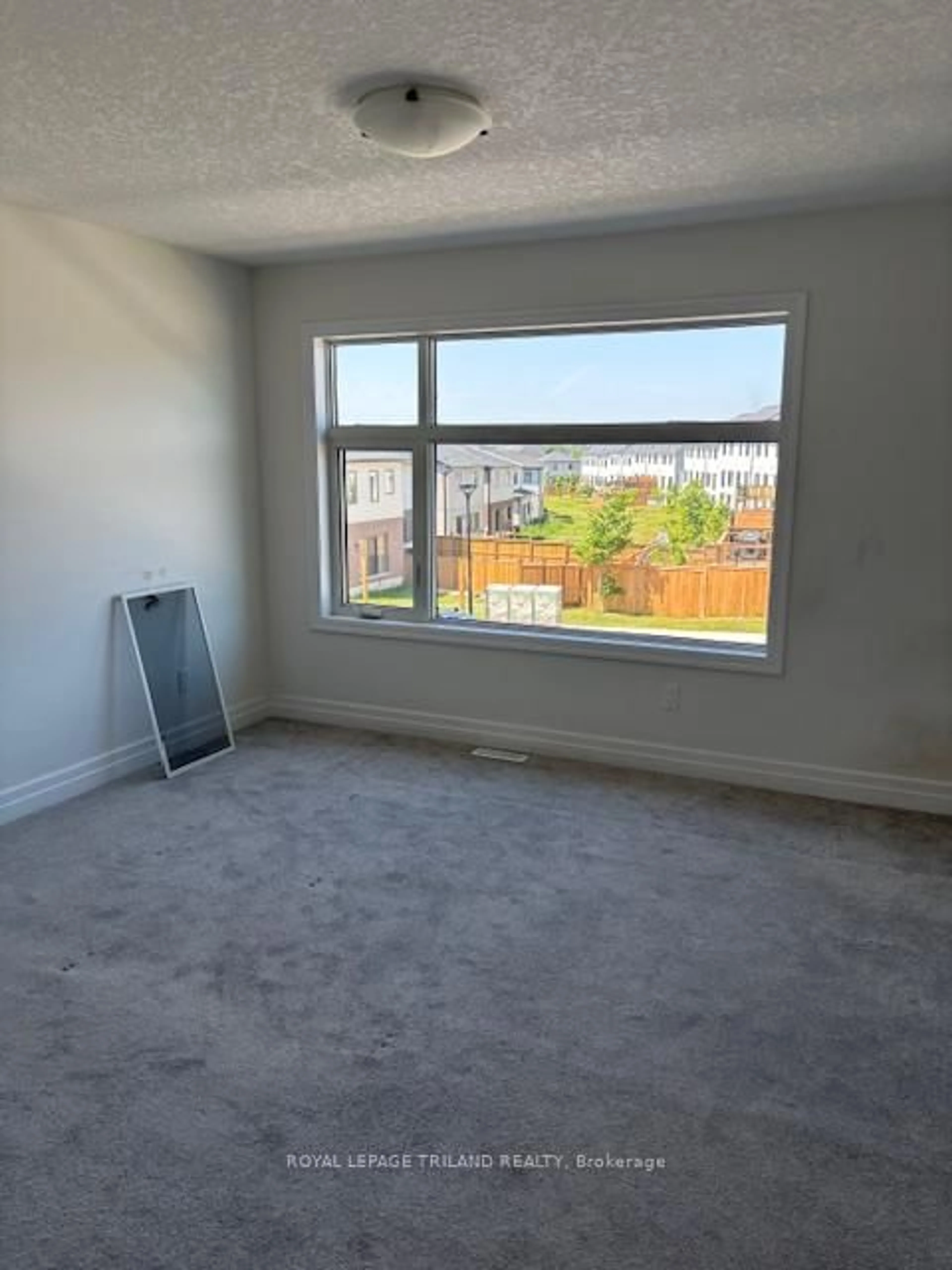 A pic of a room for 90 Knott Dr, London South Ontario N0L 0G5