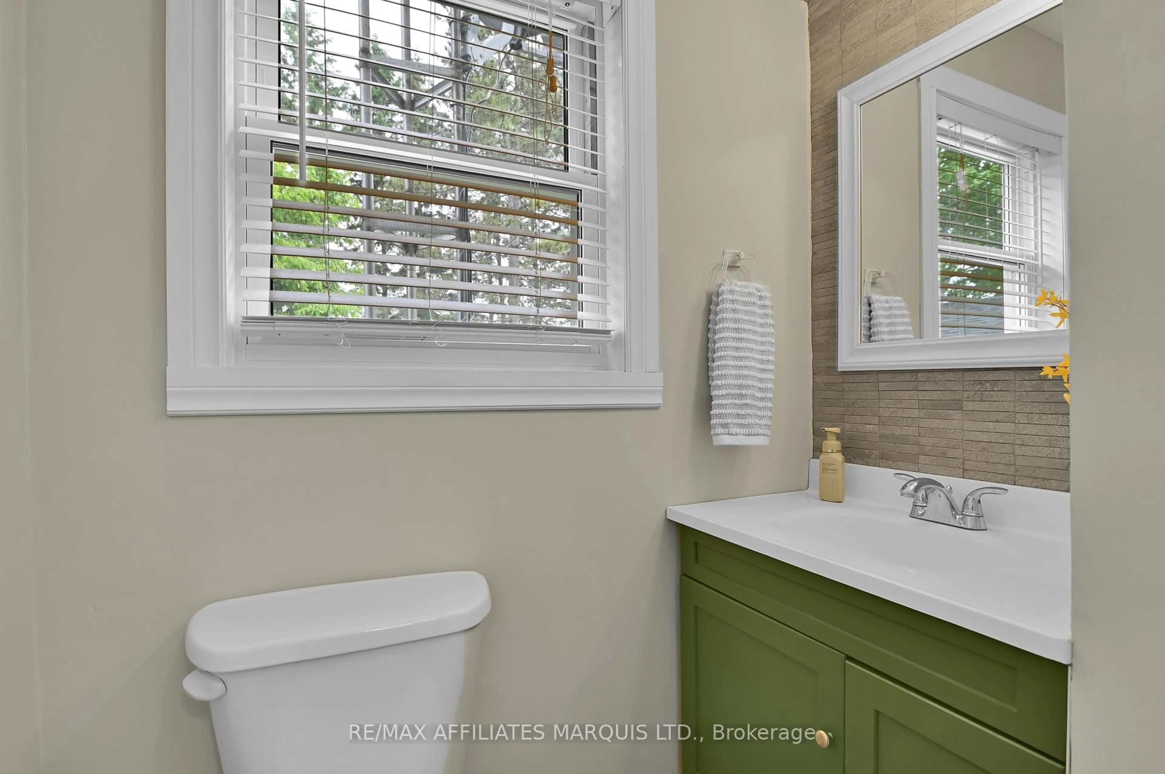 Standard bathroom, ceramic/tile floor for 17204 County Rd 18 Rd, South Stormont Ontario K0C 1P0