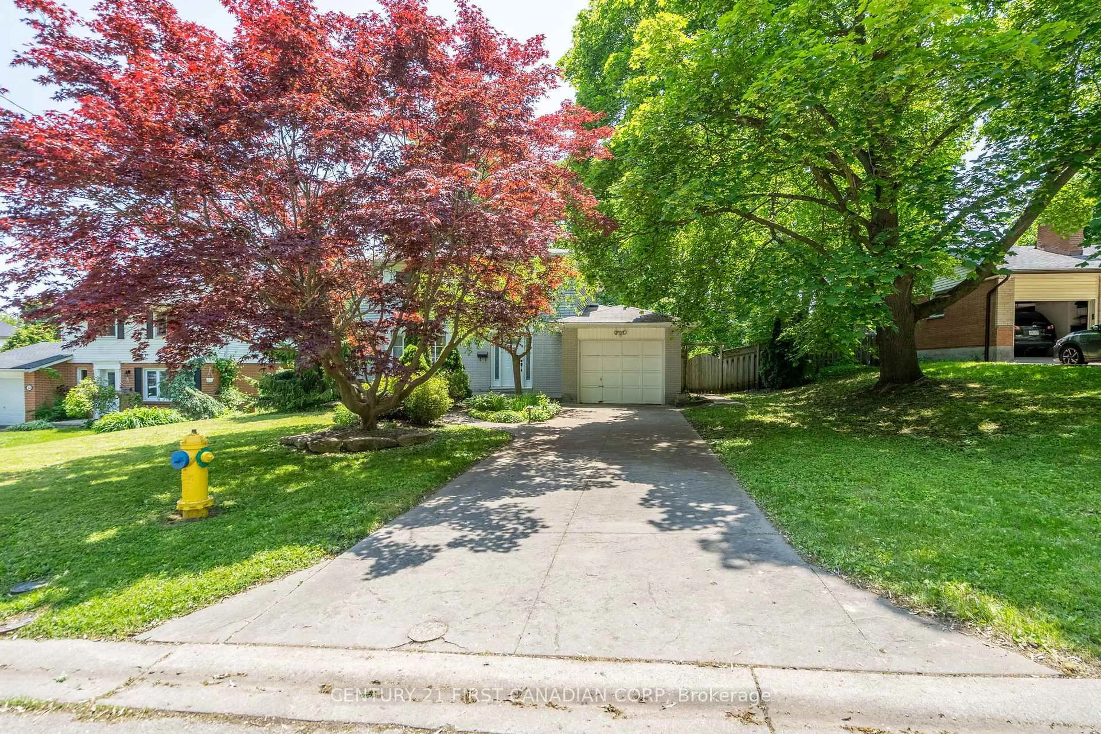Patio, street for 18 BRENTWOOD Cres, London North Ontario N6G 1X2