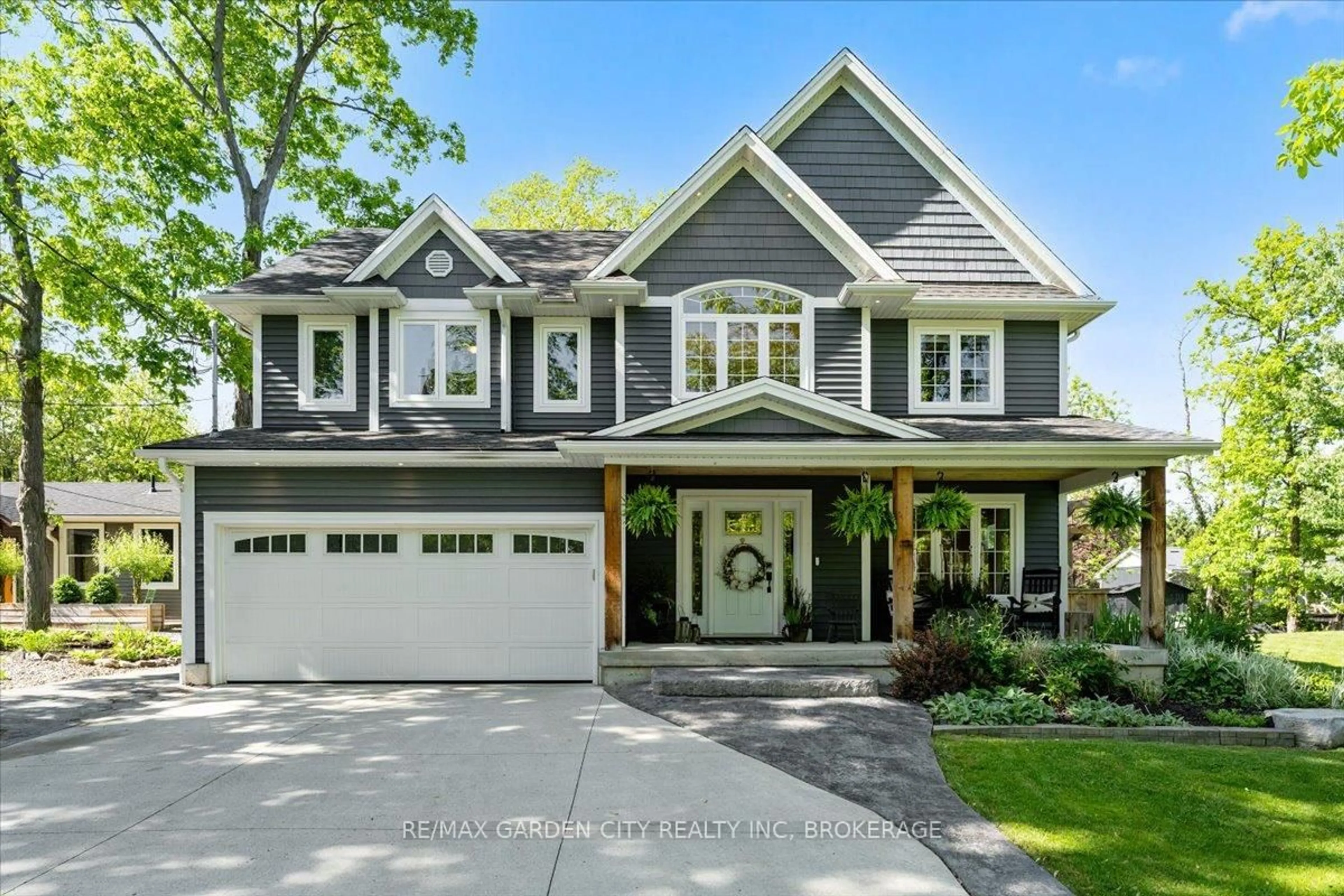 Home with vinyl exterior material, street for 3246 CEDAR Ave, Fort Erie Ontario L0S 1N0