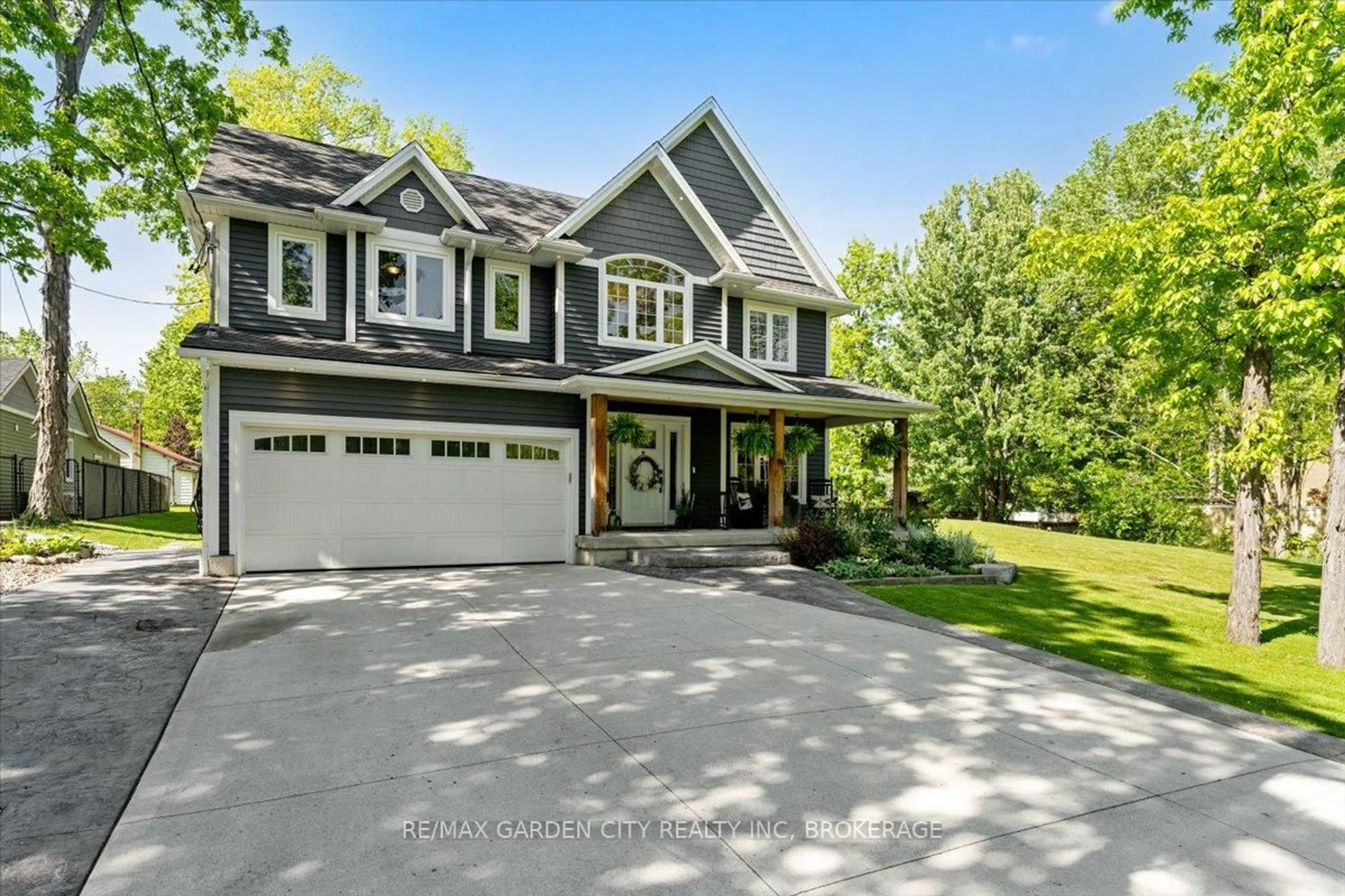 Home with vinyl exterior material, street for 3246 CEDAR Ave, Fort Erie Ontario L0S 1N0