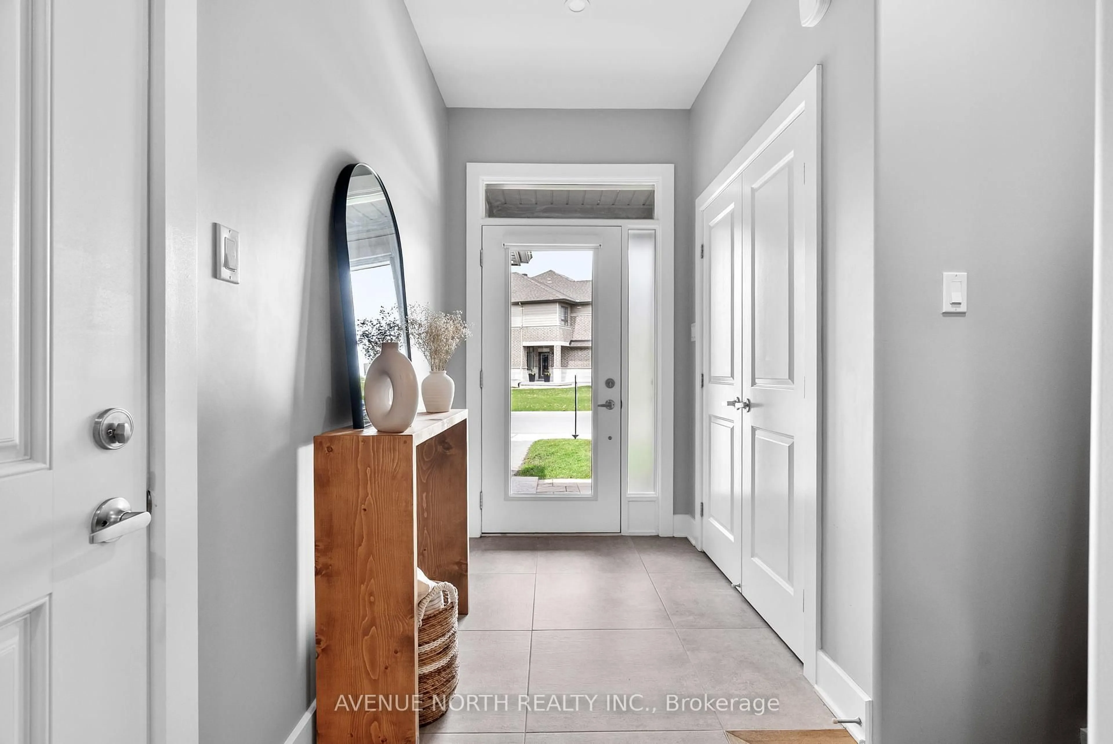 Indoor entryway for 54 Porter St, Stittsville Ontario K2S 2L9