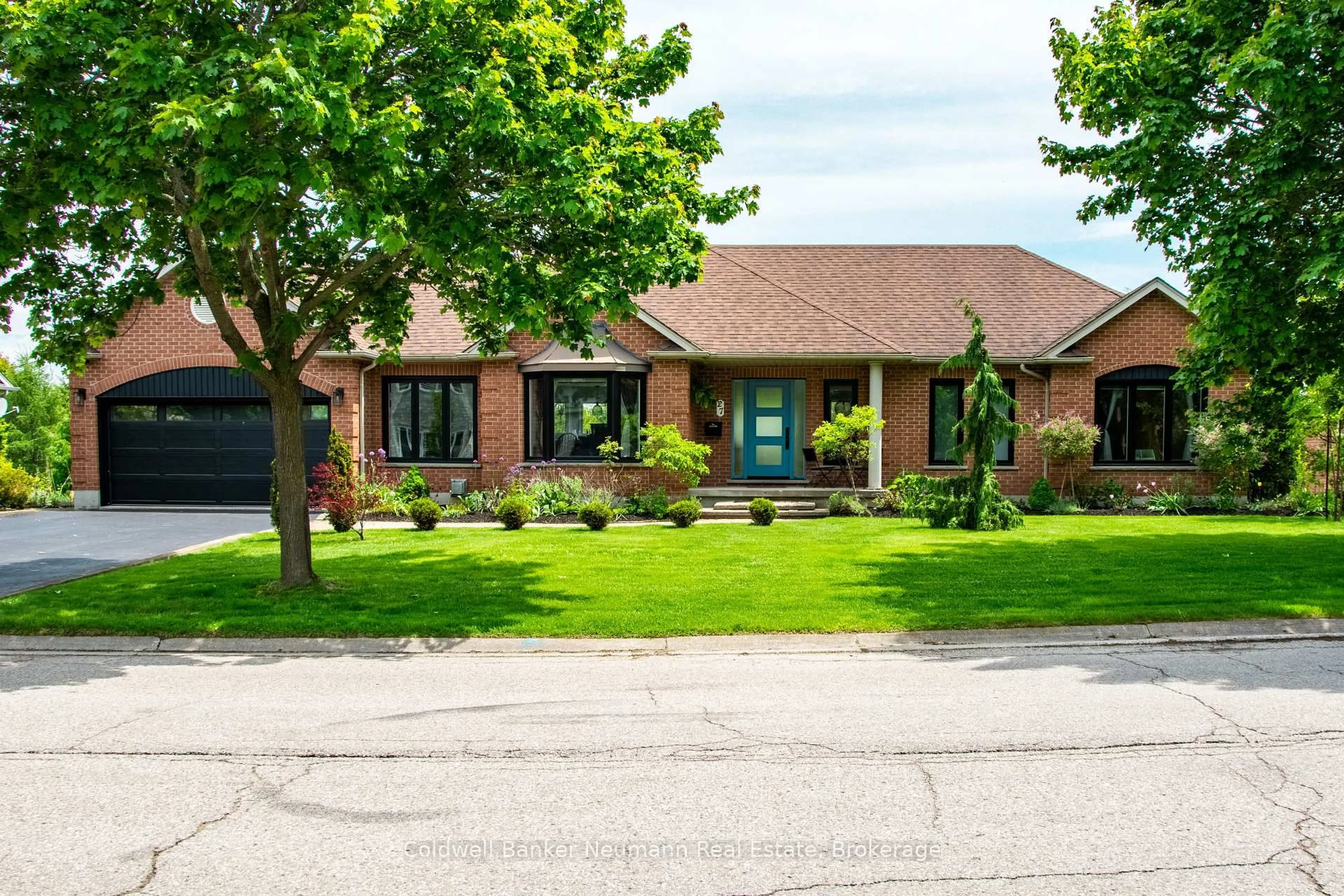 Home with brick exterior material, street for 27 Cross Creek Blvd, Guelph/Eramosa Ontario N1H 6J2