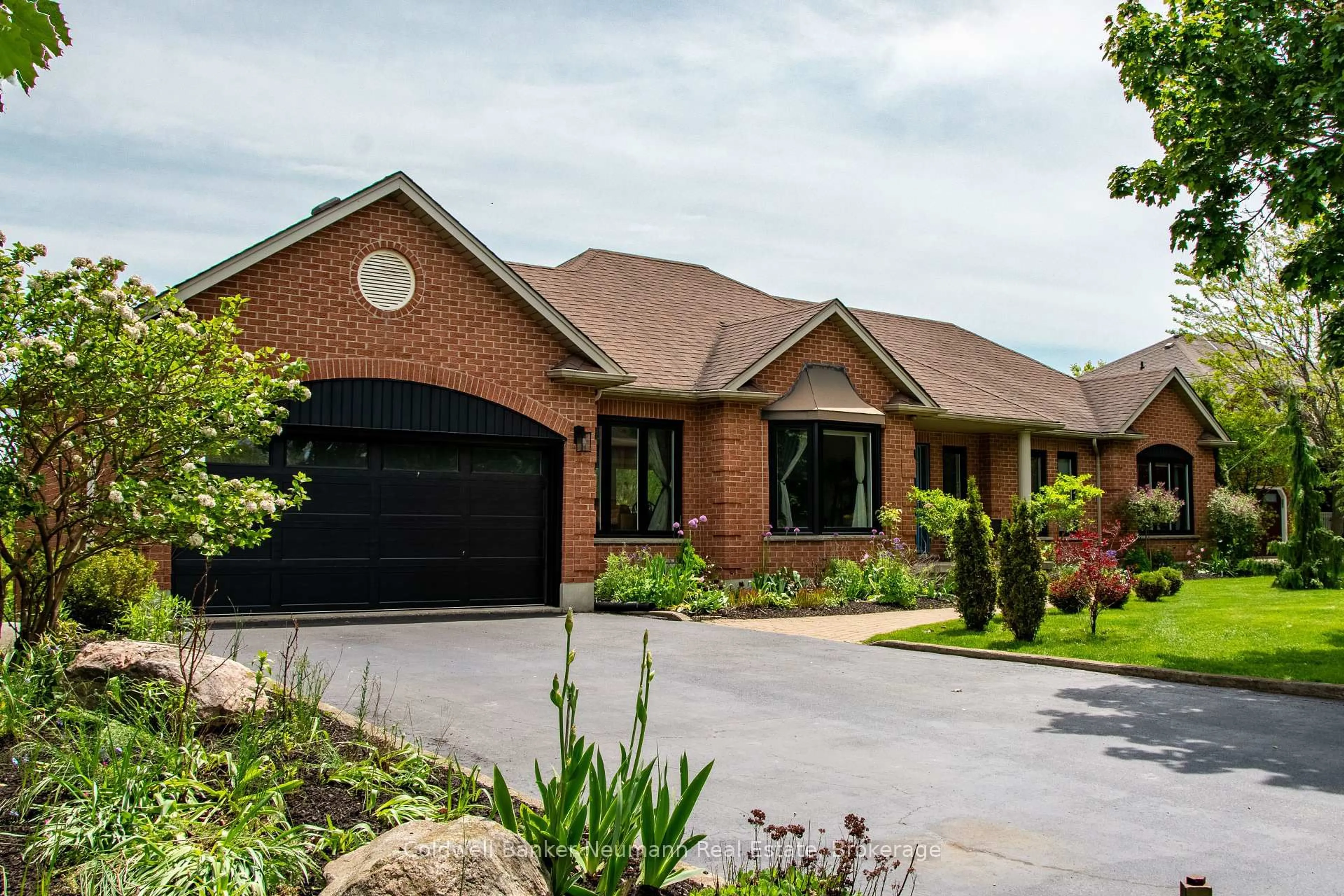 Home with brick exterior material, street for 27 Cross Creek Blvd, Guelph/Eramosa Ontario N1H 6J2