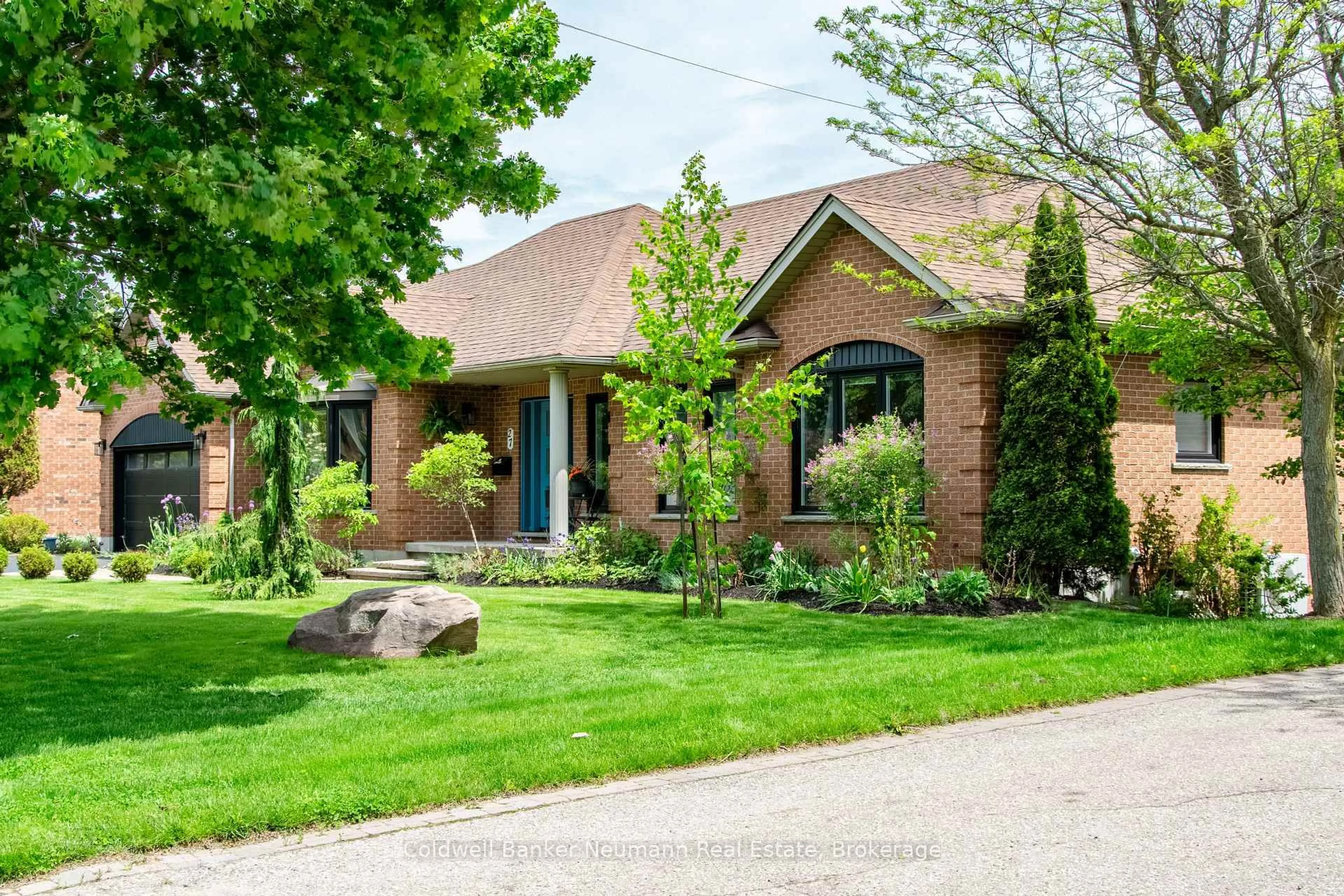 Home with brick exterior material, street for 27 Cross Creek Blvd, Guelph/Eramosa Ontario N1H 6J2