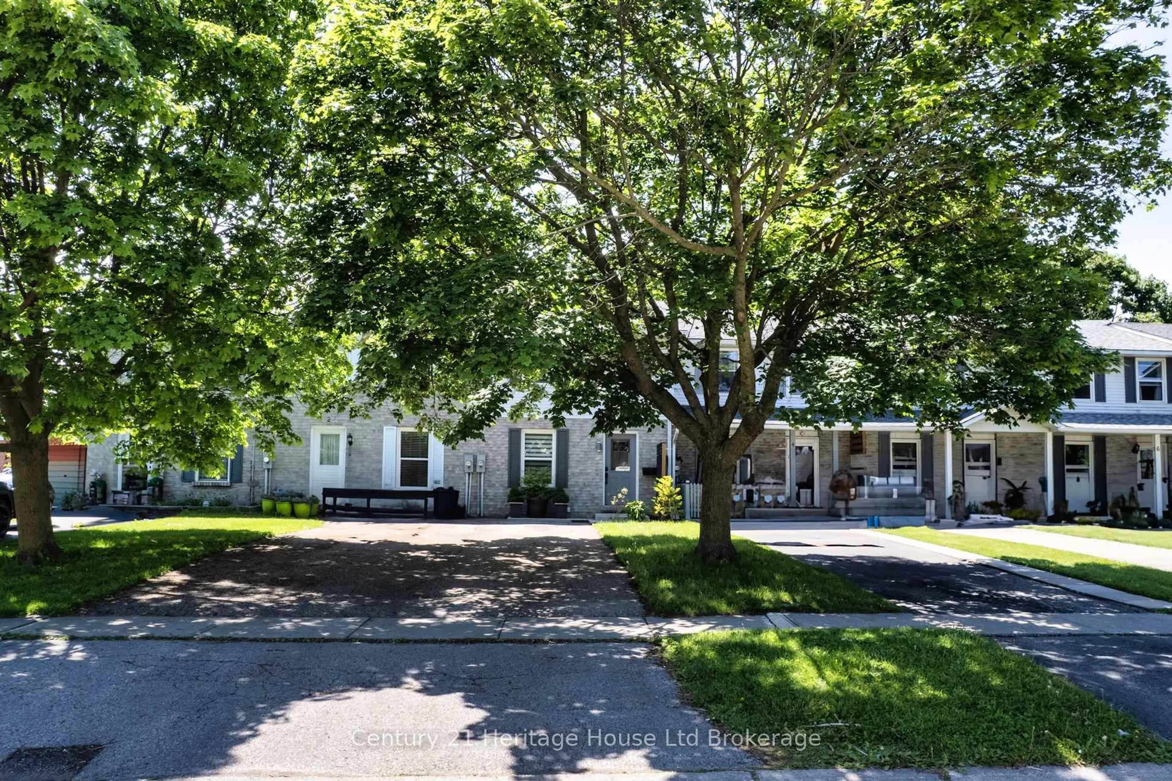 A pic from outside/outdoor area/front of a property/back of a property/a pic from drone, street for 35 Blandford St #3, Woodstock Ontario N4S 7H7