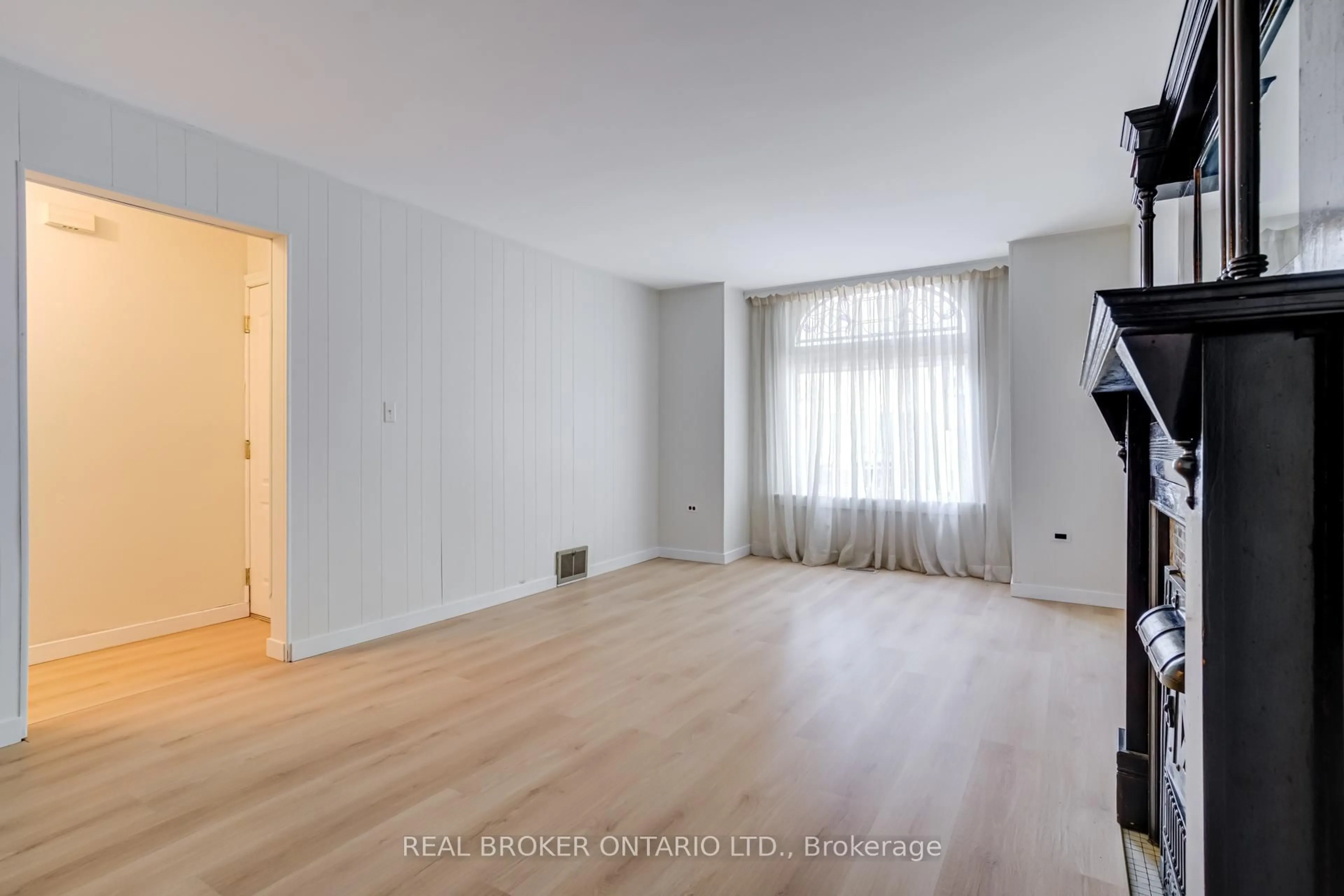 A pic of a room for 55 Young St, Hamilton Ontario L8N 1V1