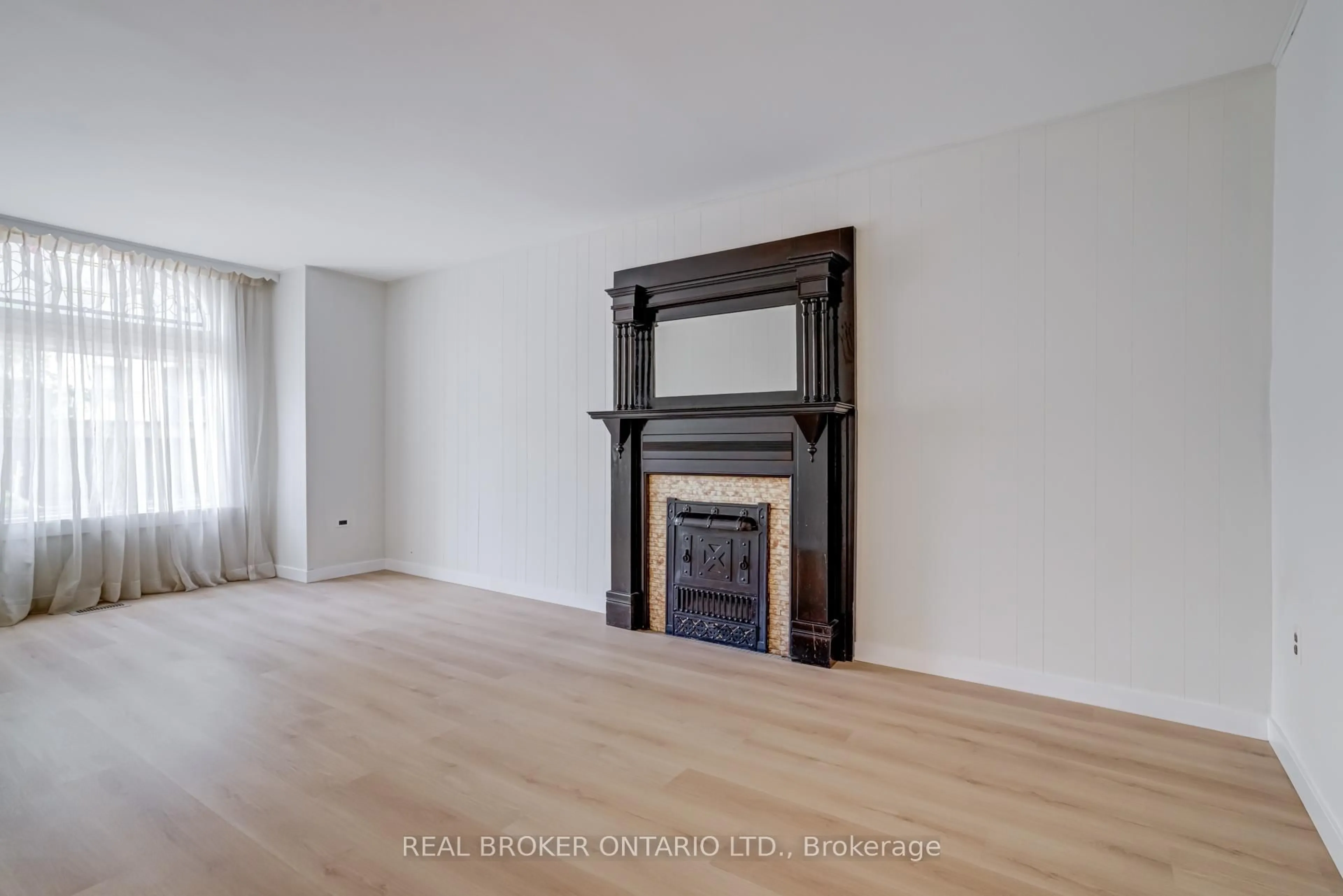 A pic of a room for 55 Young St, Hamilton Ontario L8N 1V1