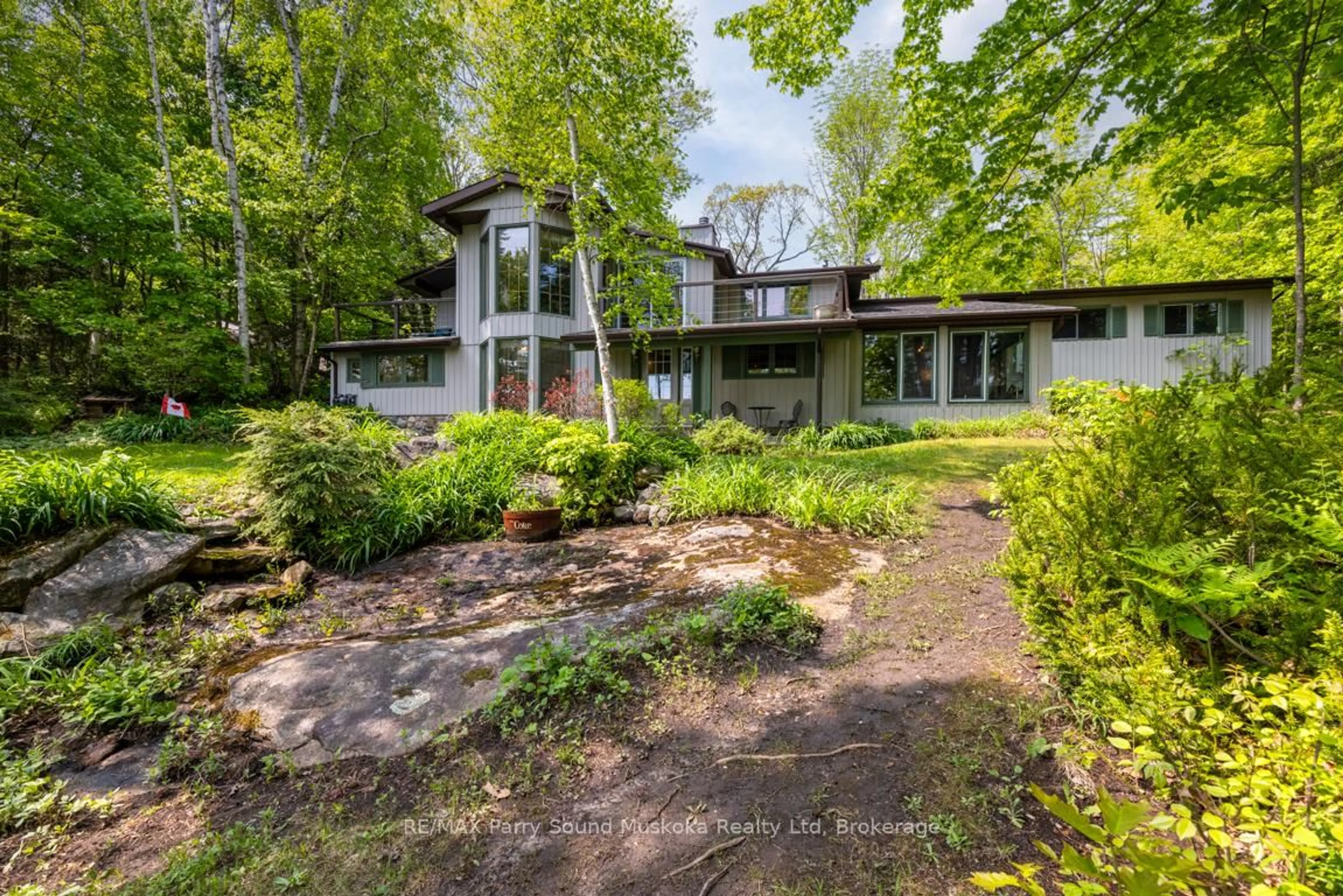 A pic from outside/outdoor area/front of a property/back of a property/a pic from drone, unknown for 49 Bayshore Dr, Seguin Ontario P2A 2W8