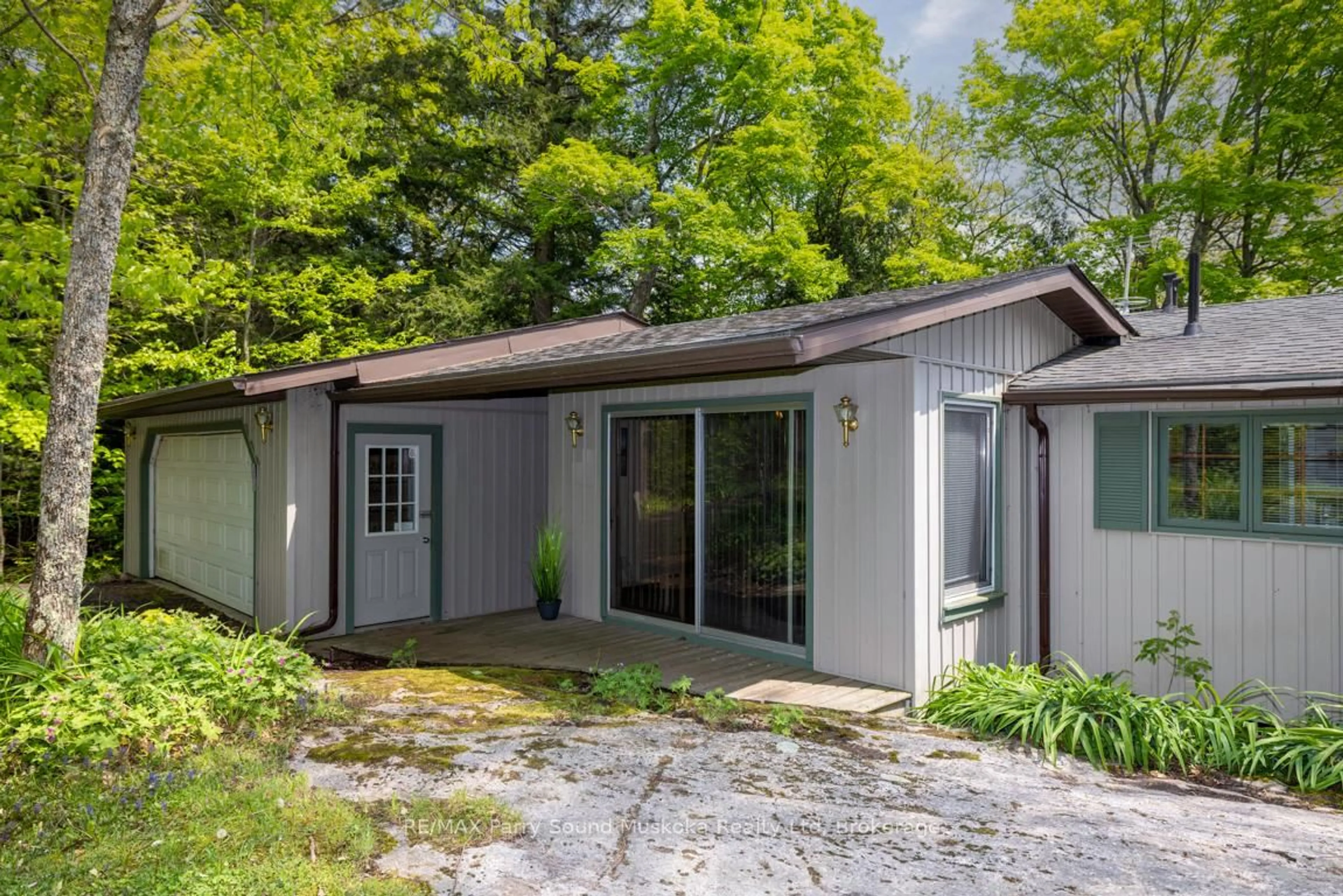 Home with vinyl exterior material, unknown for 49 Bayshore Dr, Seguin Ontario P2A 2W8