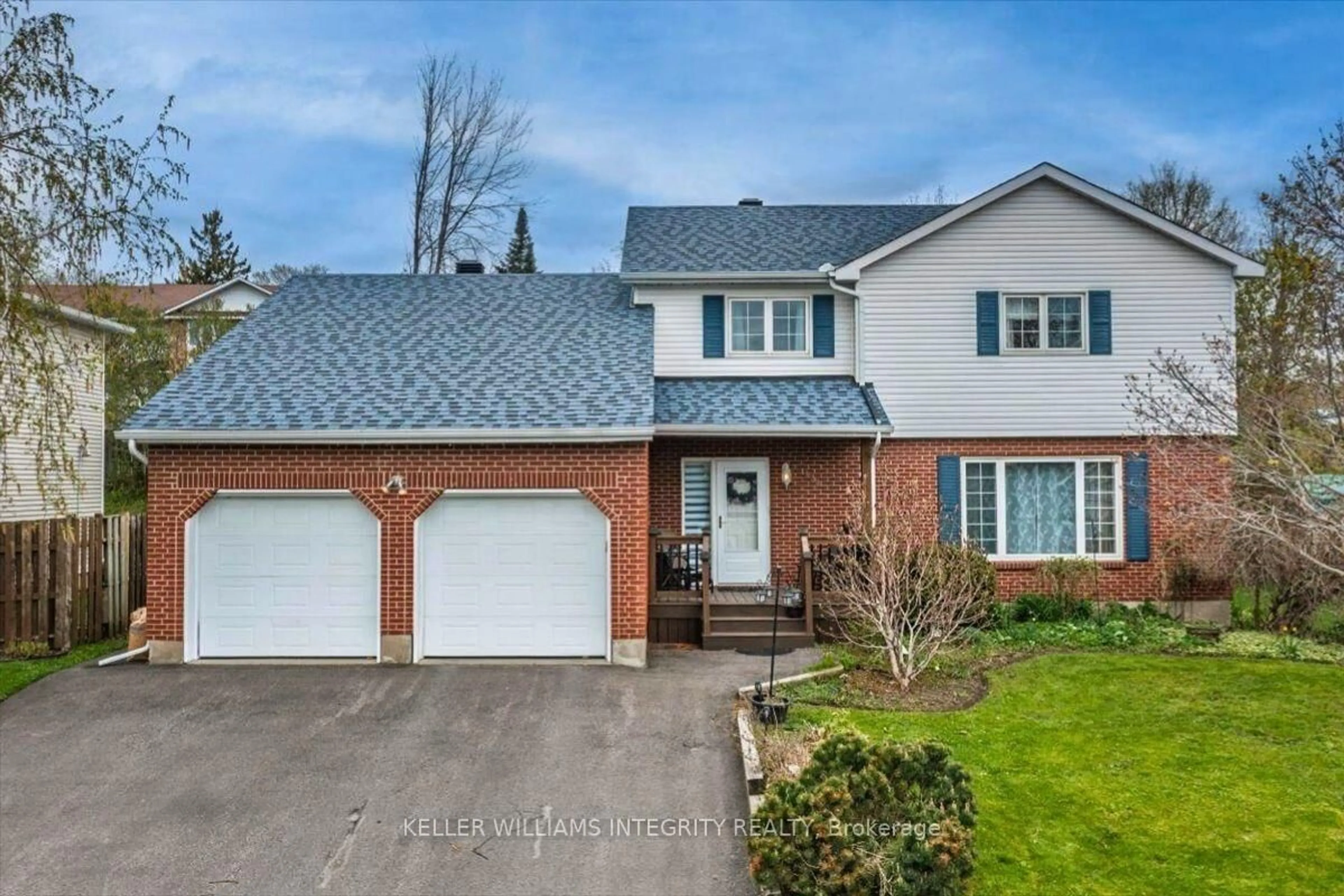 Home with vinyl exterior material, street for 1954 Catherine St, Clarence-Rockland Ontario K4K 1H6