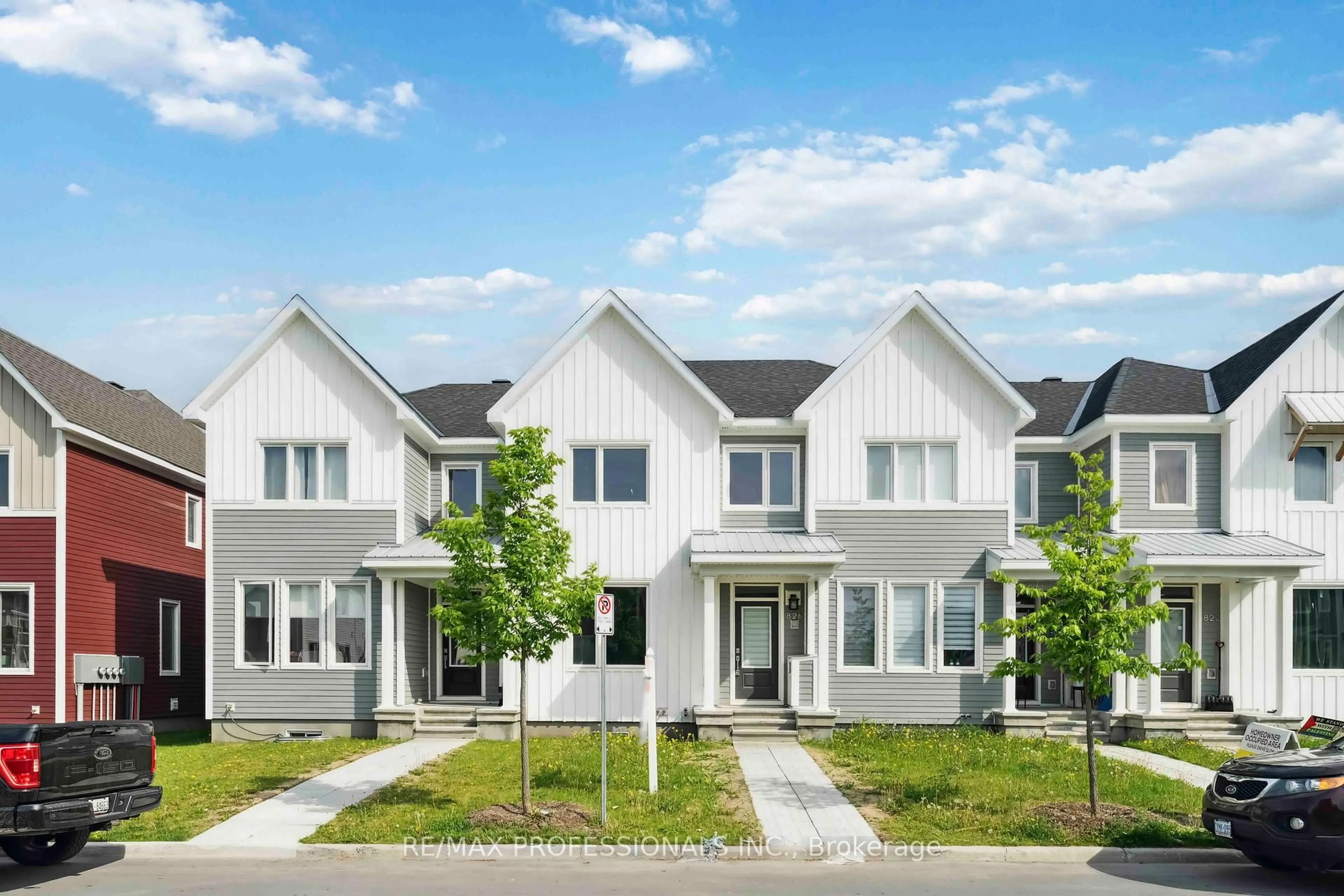 Home with vinyl exterior material, street for 826 BASCULE Pl, Richmond Ontario K0A 2Z0