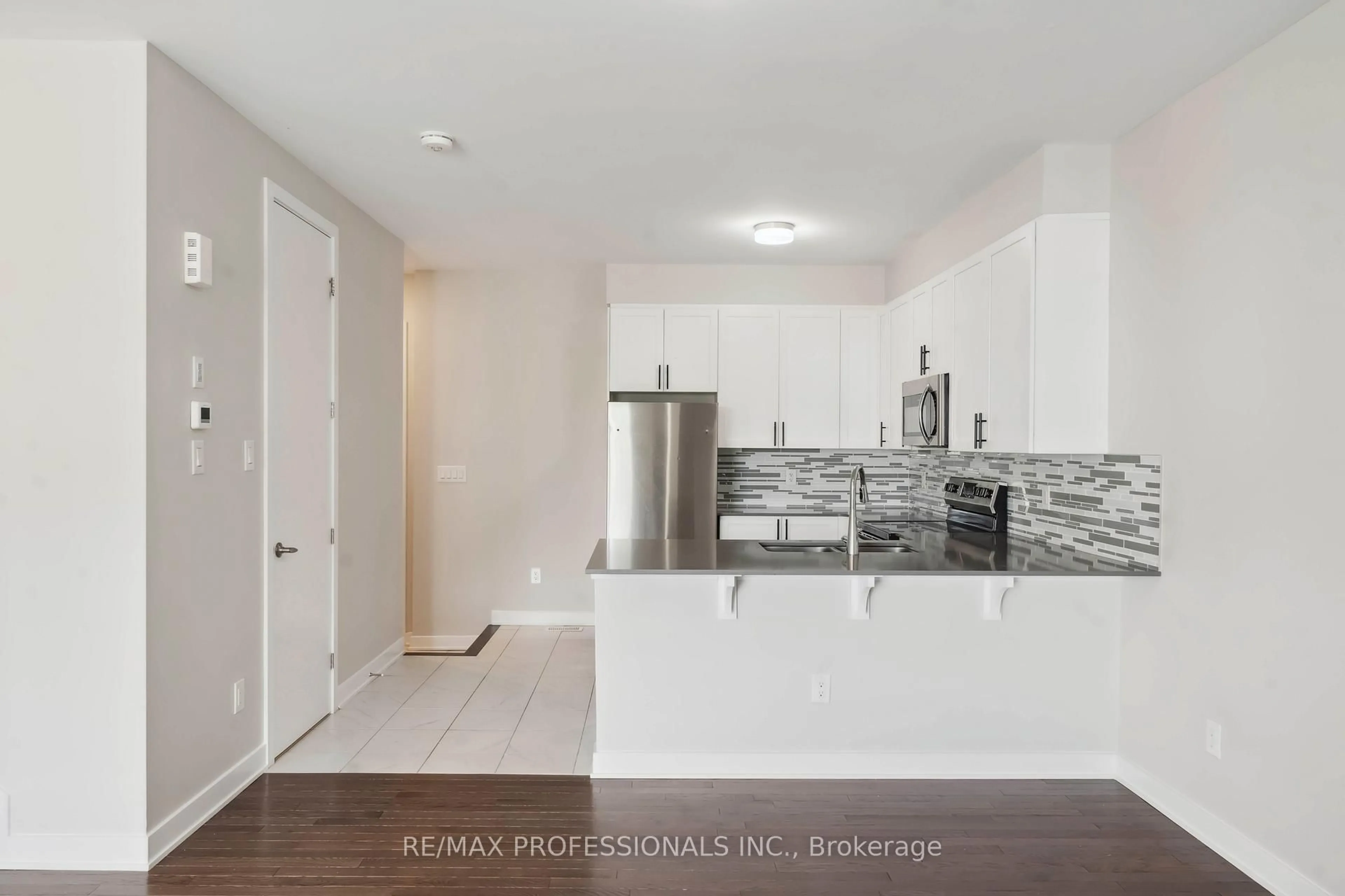 Open concept kitchen, ceramic/tile floor for 826 BASCULE Pl, Richmond Ontario K0A 2Z0