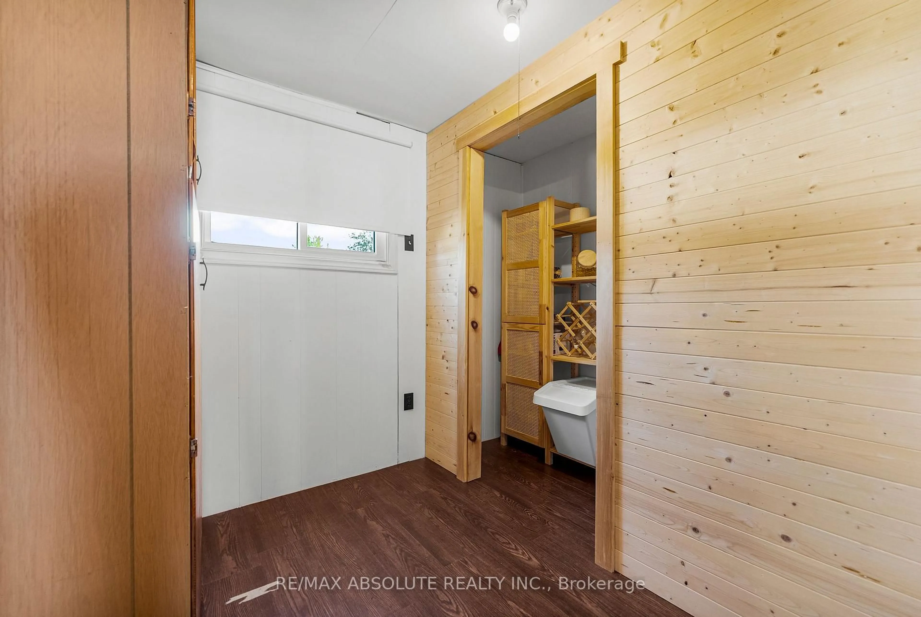 Indoor entryway for 33 B Oakdale Lane, Renfrew Ontario K7V 3Z8
