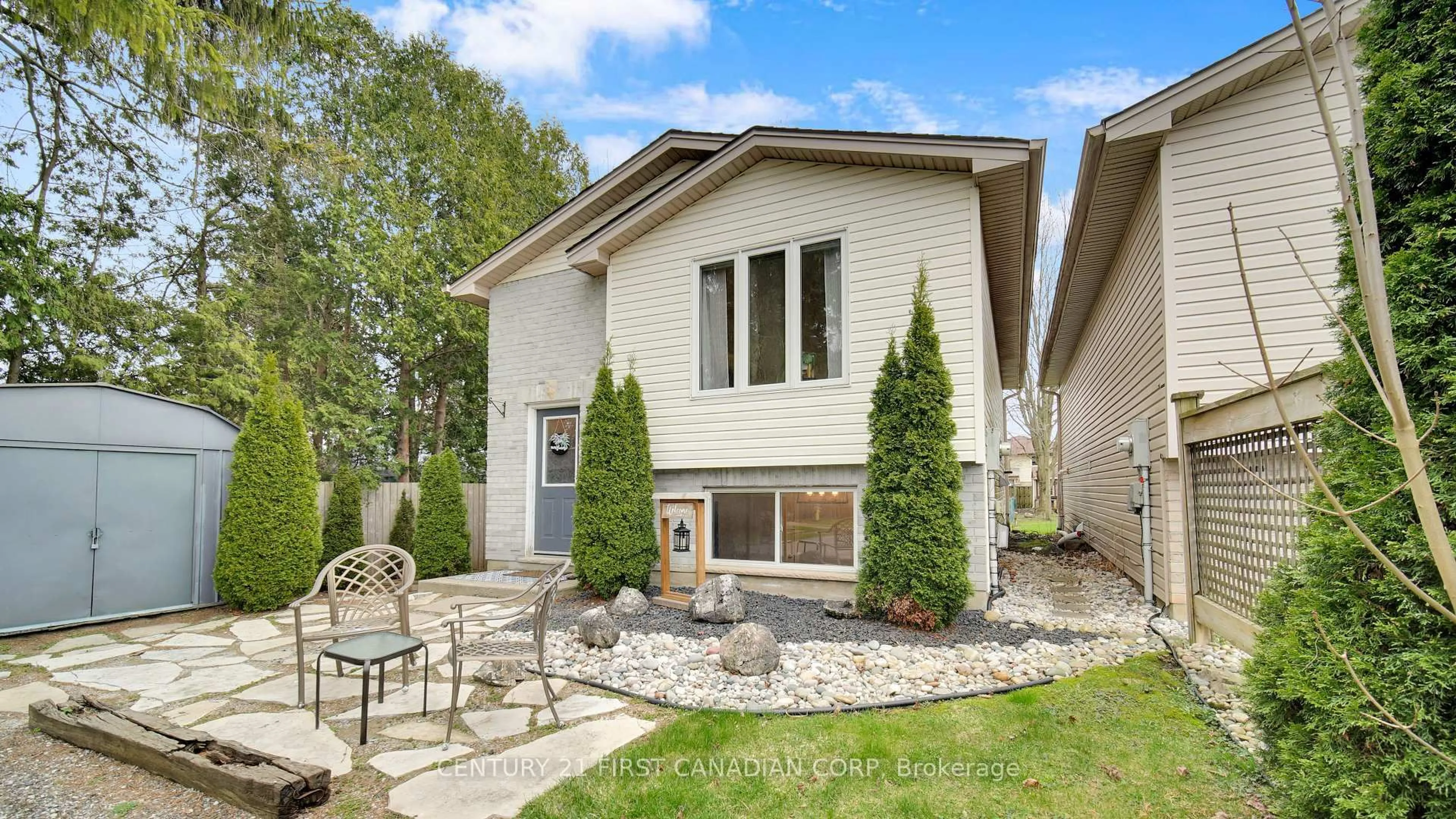 Home with vinyl exterior material, street for 126 Scott St, Strathroy-Caradoc Ontario N7G 1K2