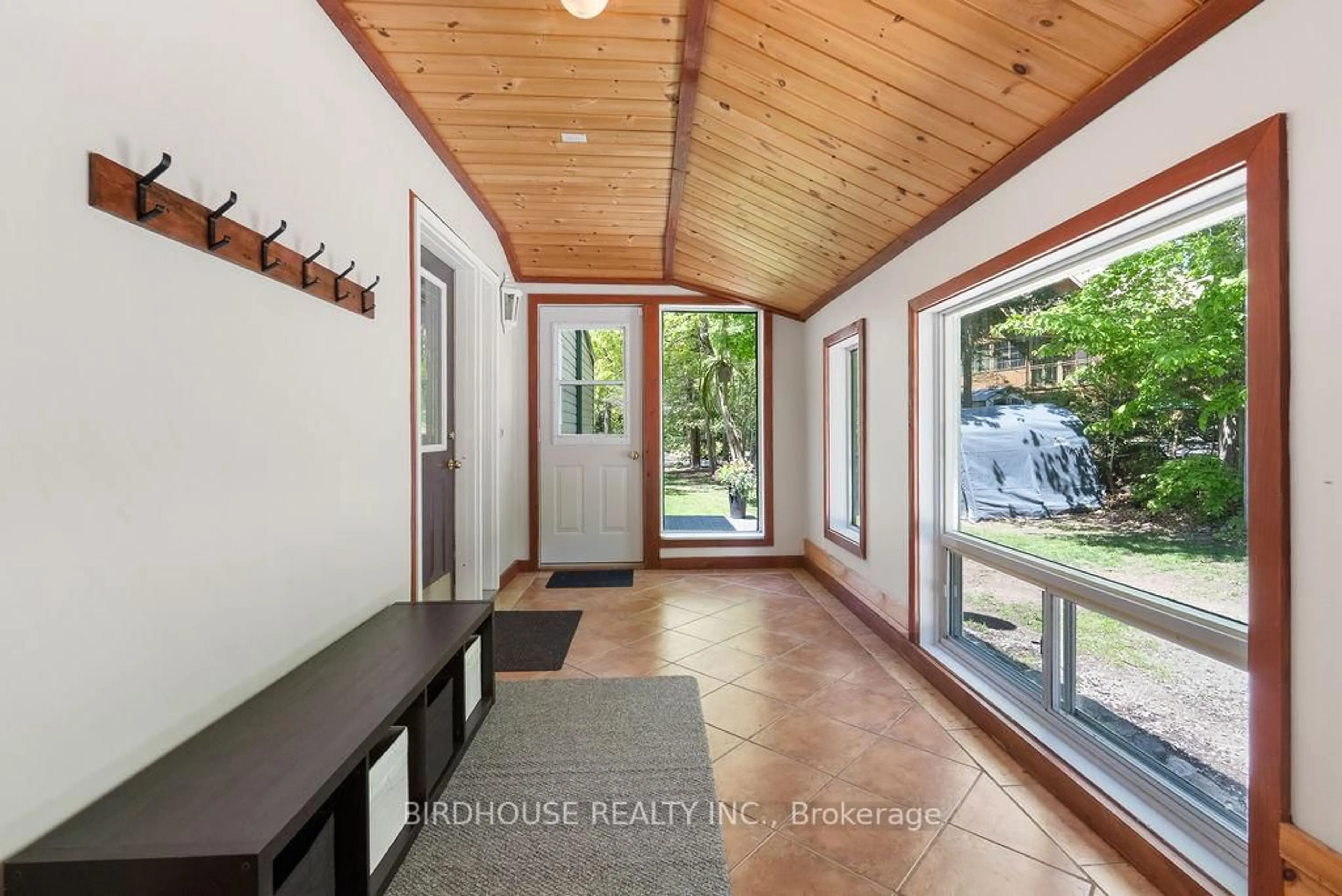 Indoor entryway for 398 Edwina Dr, Trent Lakes Ontario K0M 1A0