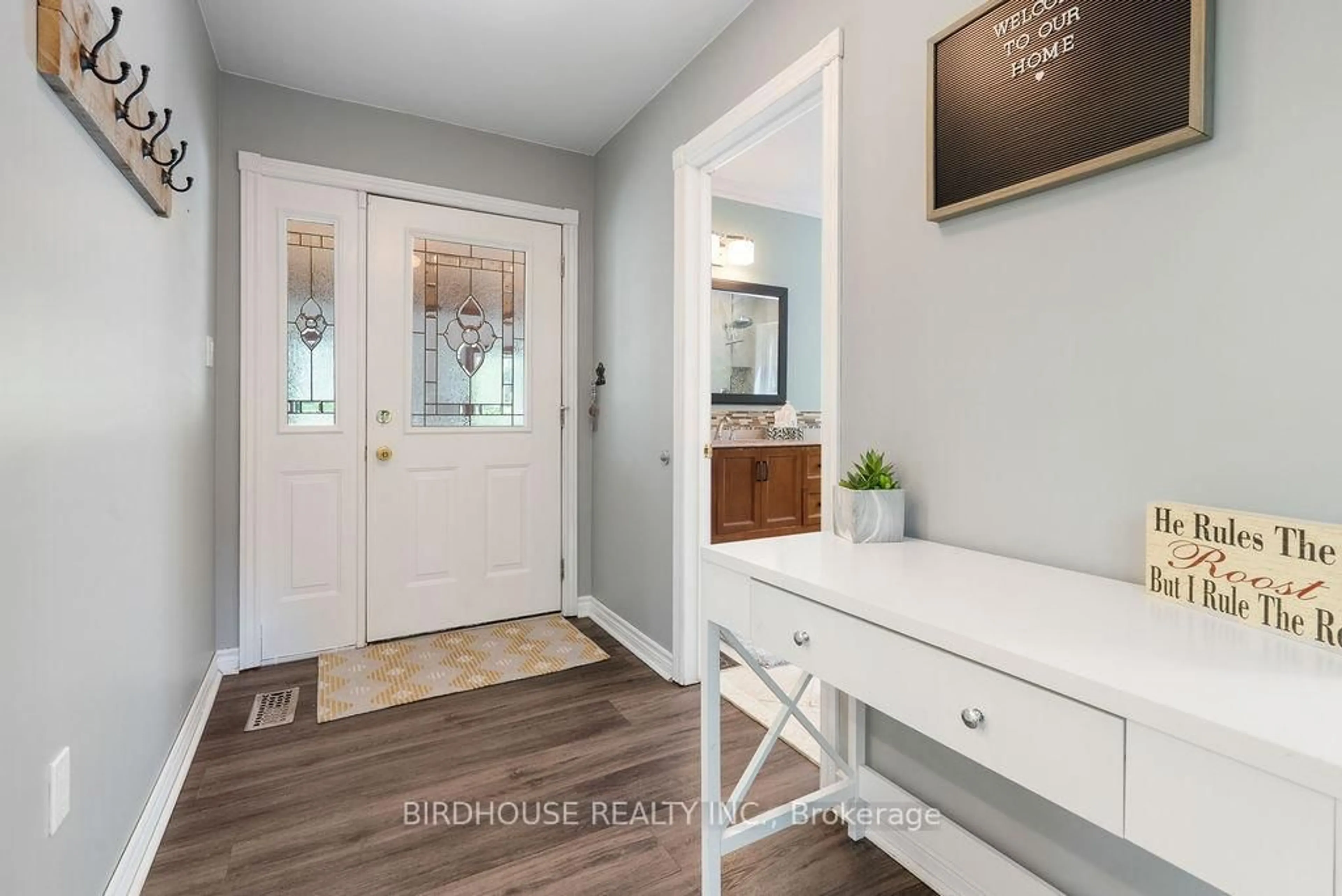 Indoor entryway for 398 Edwina Dr, Trent Lakes Ontario K0M 1A0