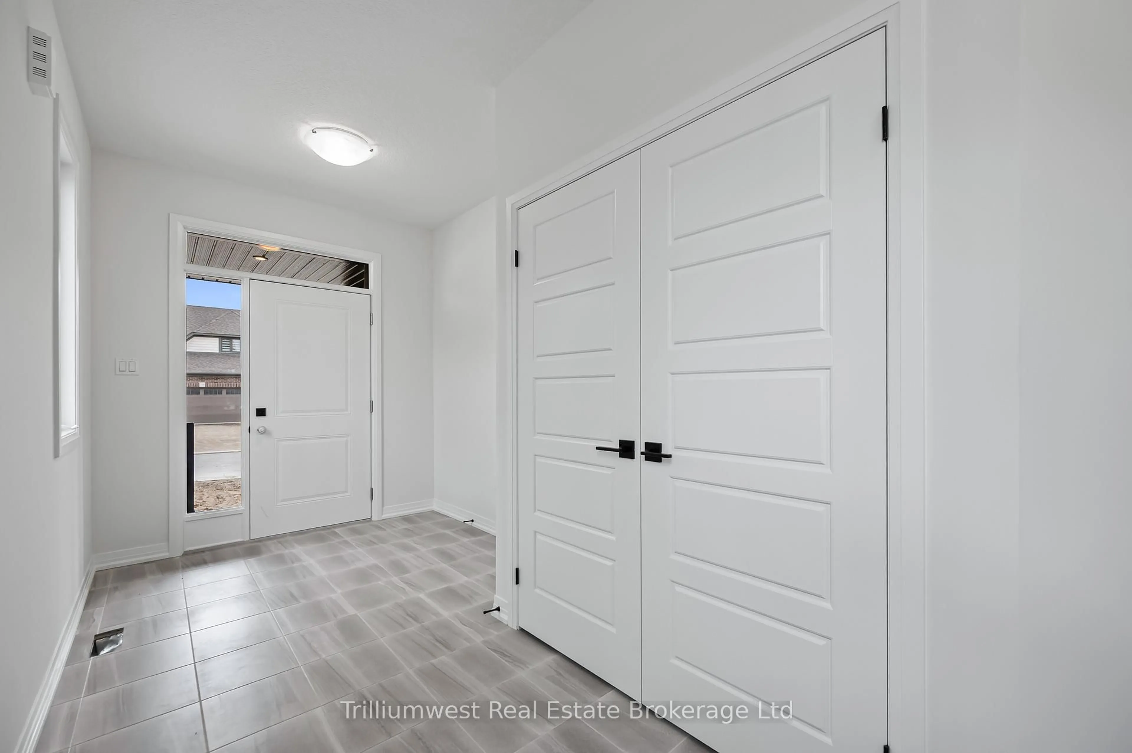 Indoor entryway for 130 Imrie Rd, Centre Wellington Ontario N0B 2S0