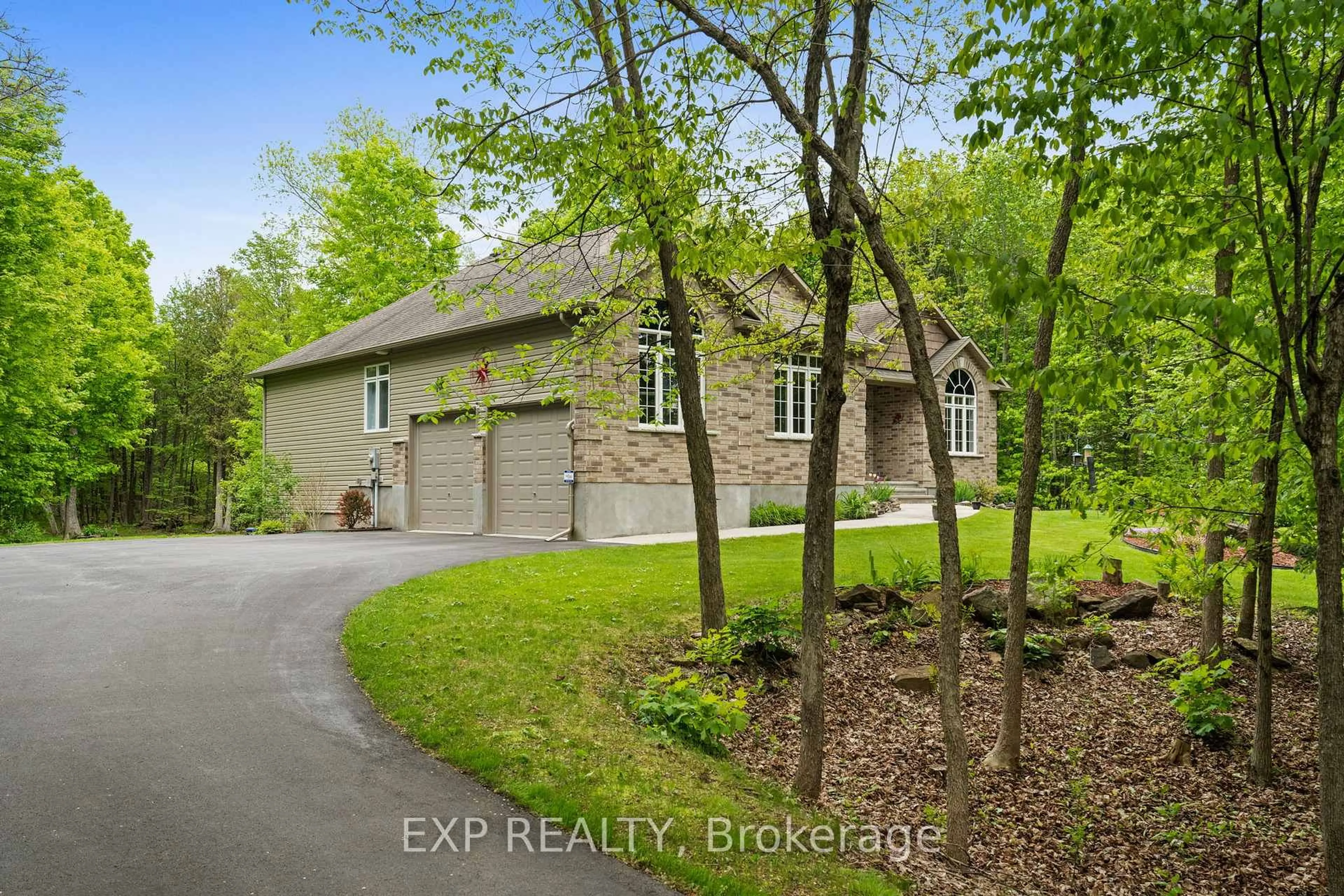A pic from outside/outdoor area/front of a property/back of a property/a pic from drone, street for 213 Justin Dr, Carleton Place Ontario K7C 0C4