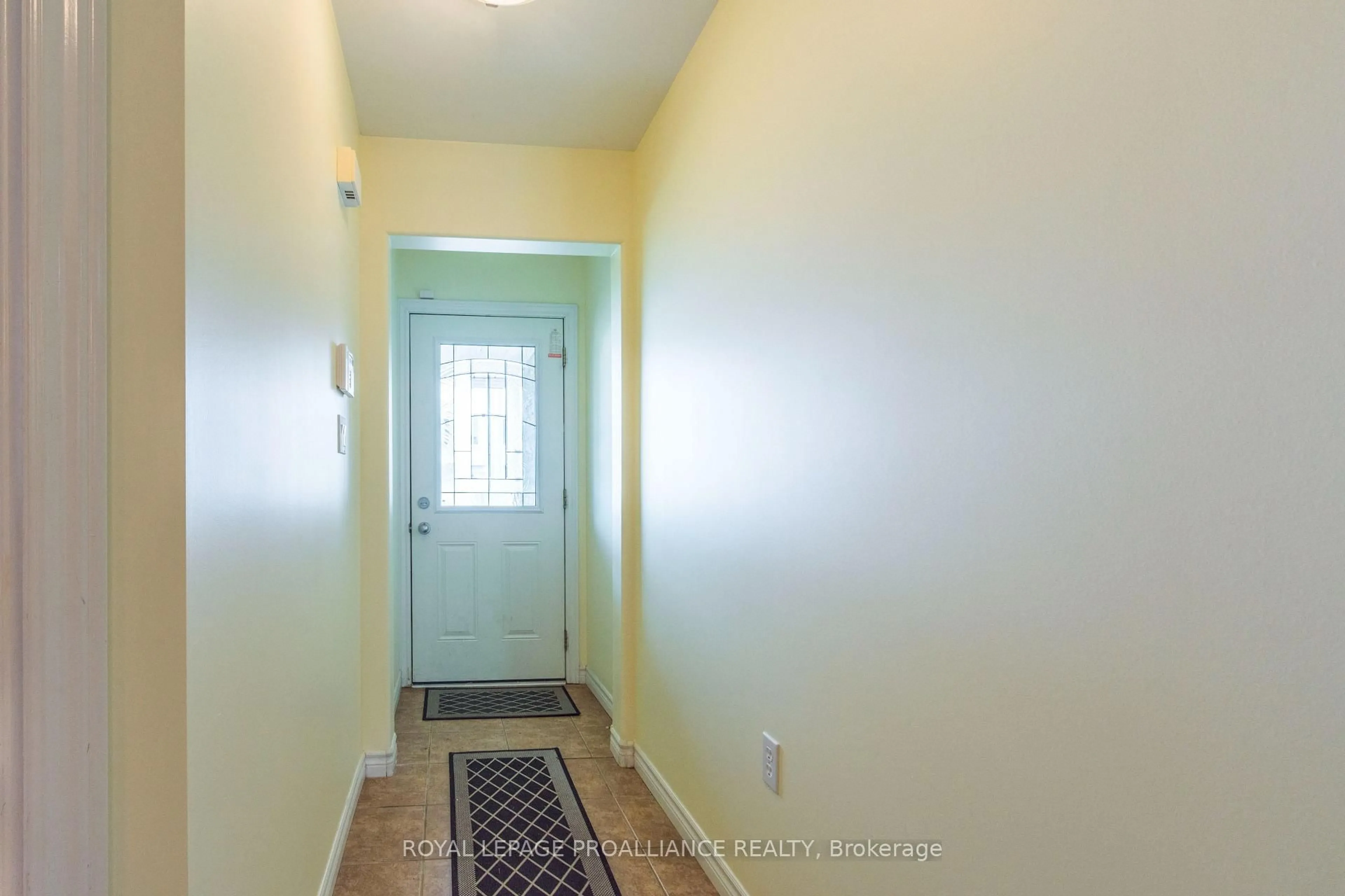 Indoor entryway for 15D Gross St, Brighton Ontario K0K 1H0