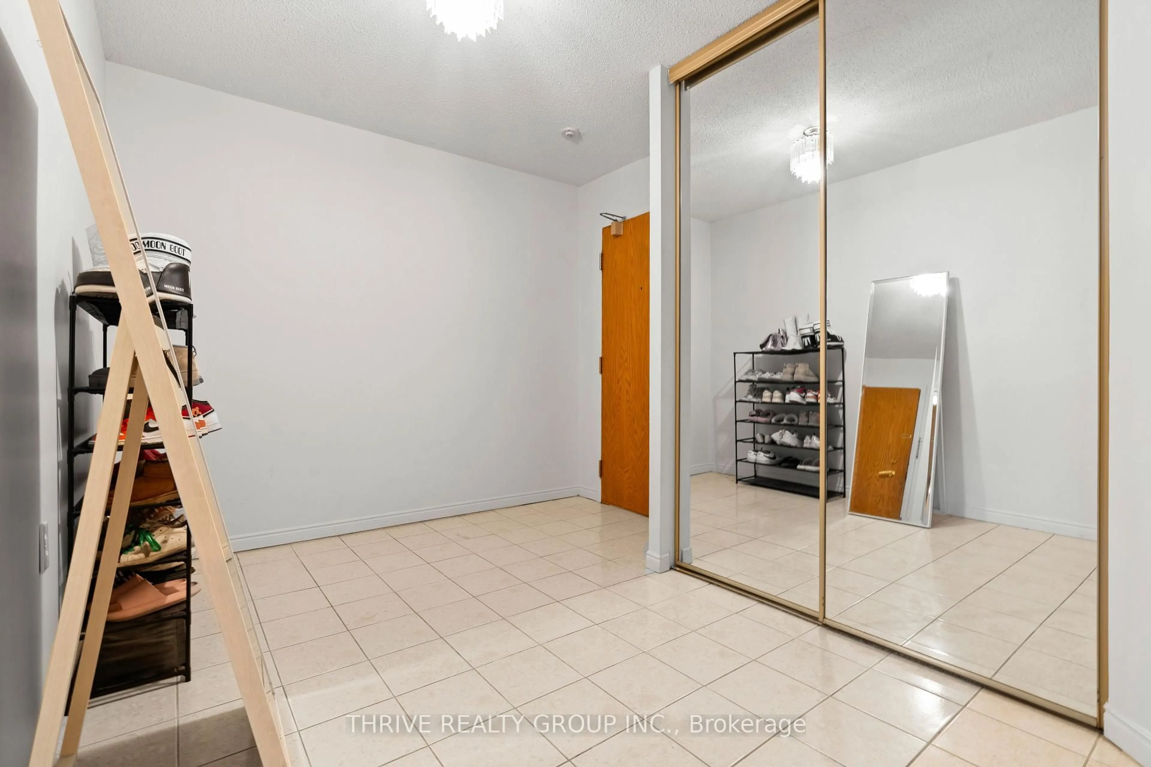 Unknown for 695 Richmond St #508, London East Ontario N6A 5M8