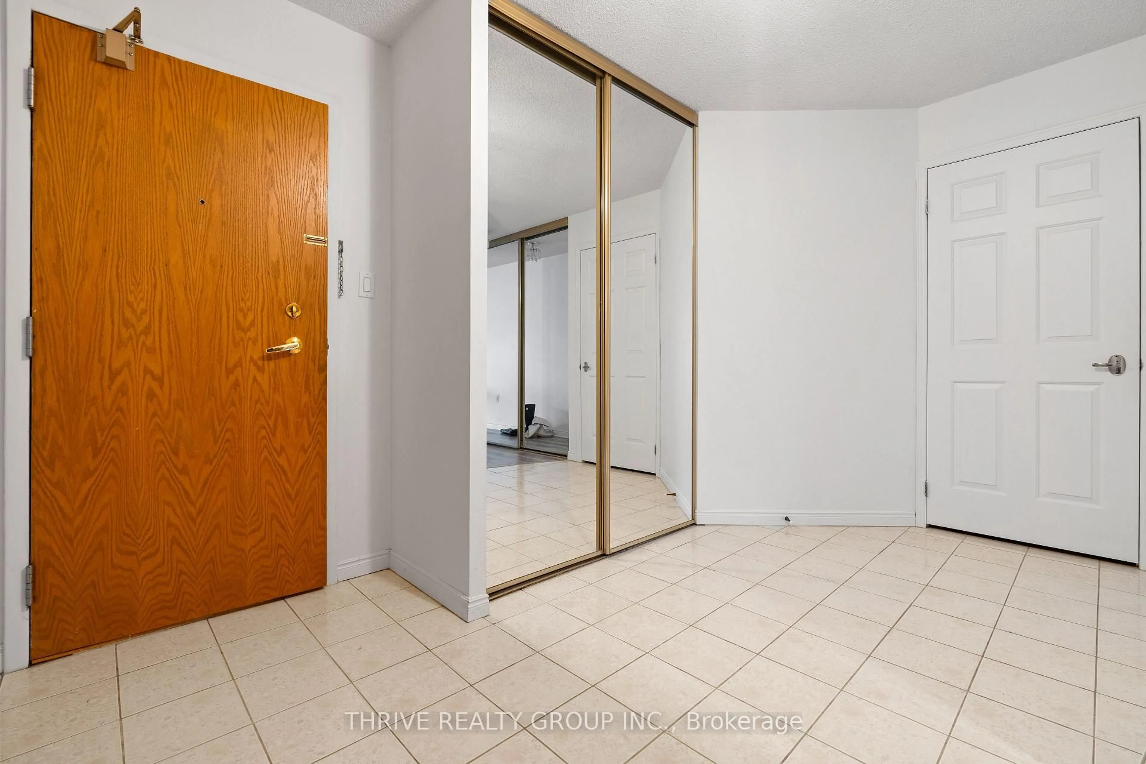 Indoor entryway for 695 Richmond St #508, London East Ontario N6A 5M8