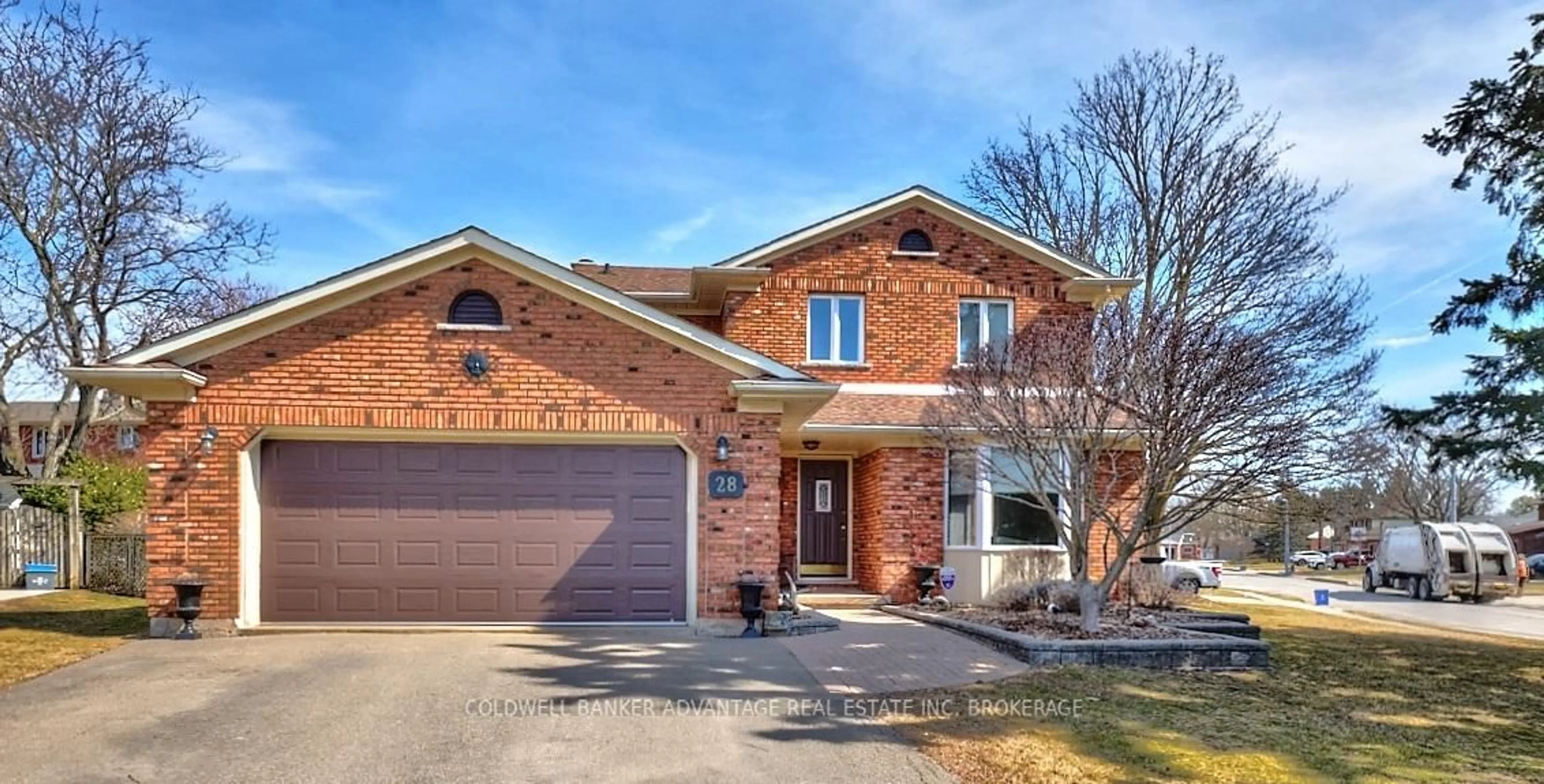 Home with brick exterior material, street for 28 DIXON Cres, Welland Ontario L3C 6P4