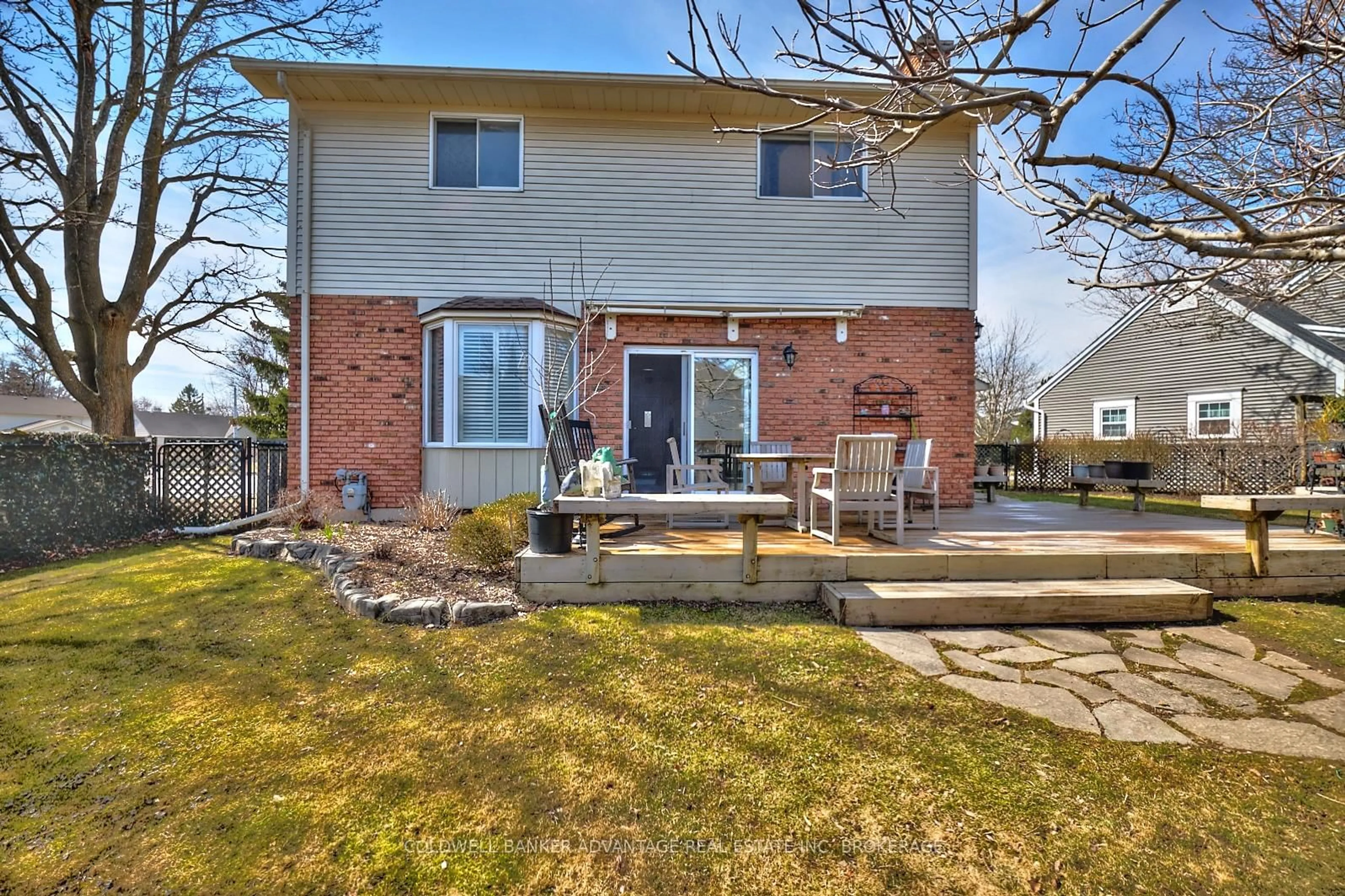 Home with brick exterior material, street for 28 DIXON Cres, Welland Ontario L3C 6P4
