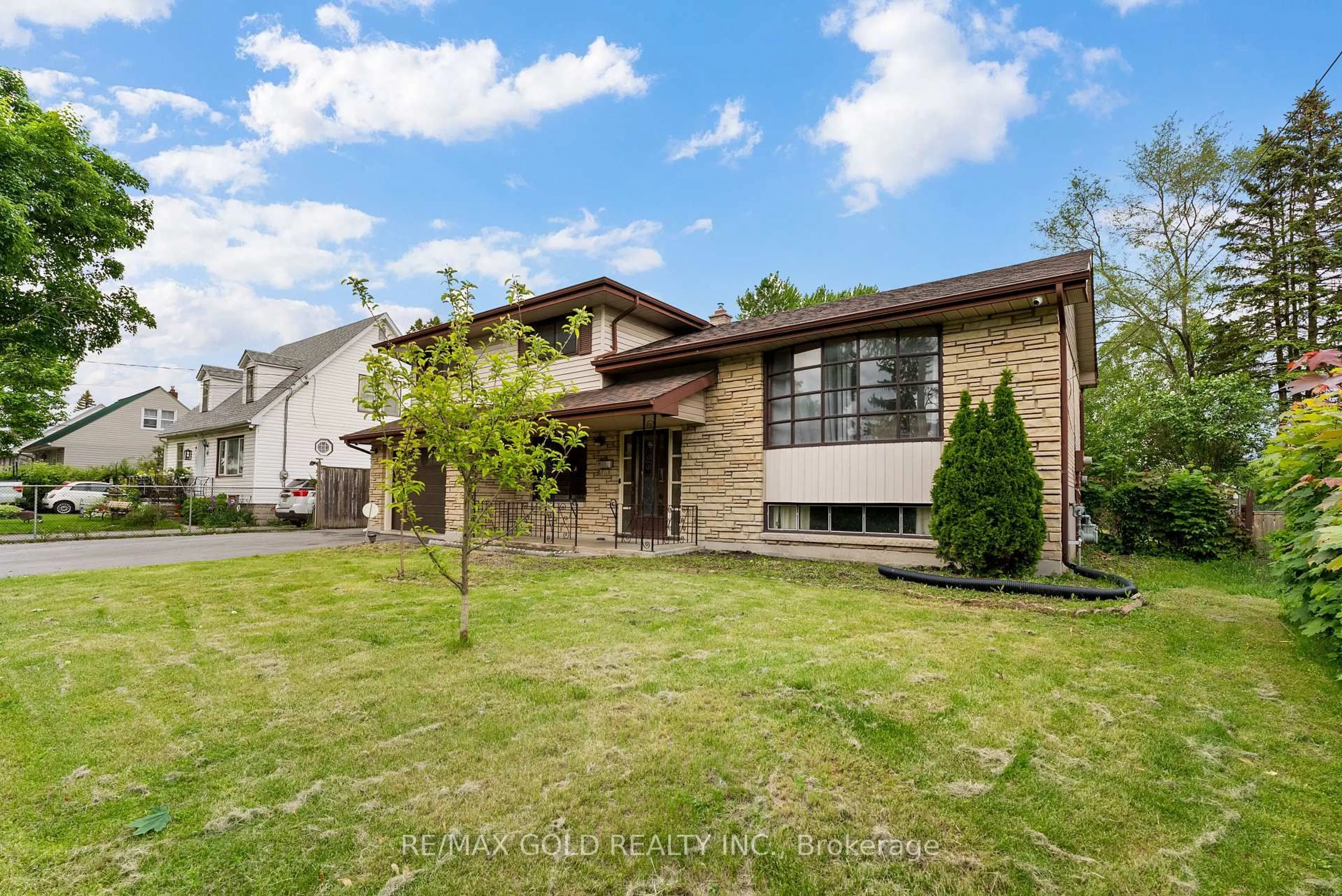 Home with brick exterior material, street for 39 Lemoine St, Belleville Ontario K8P 4G8