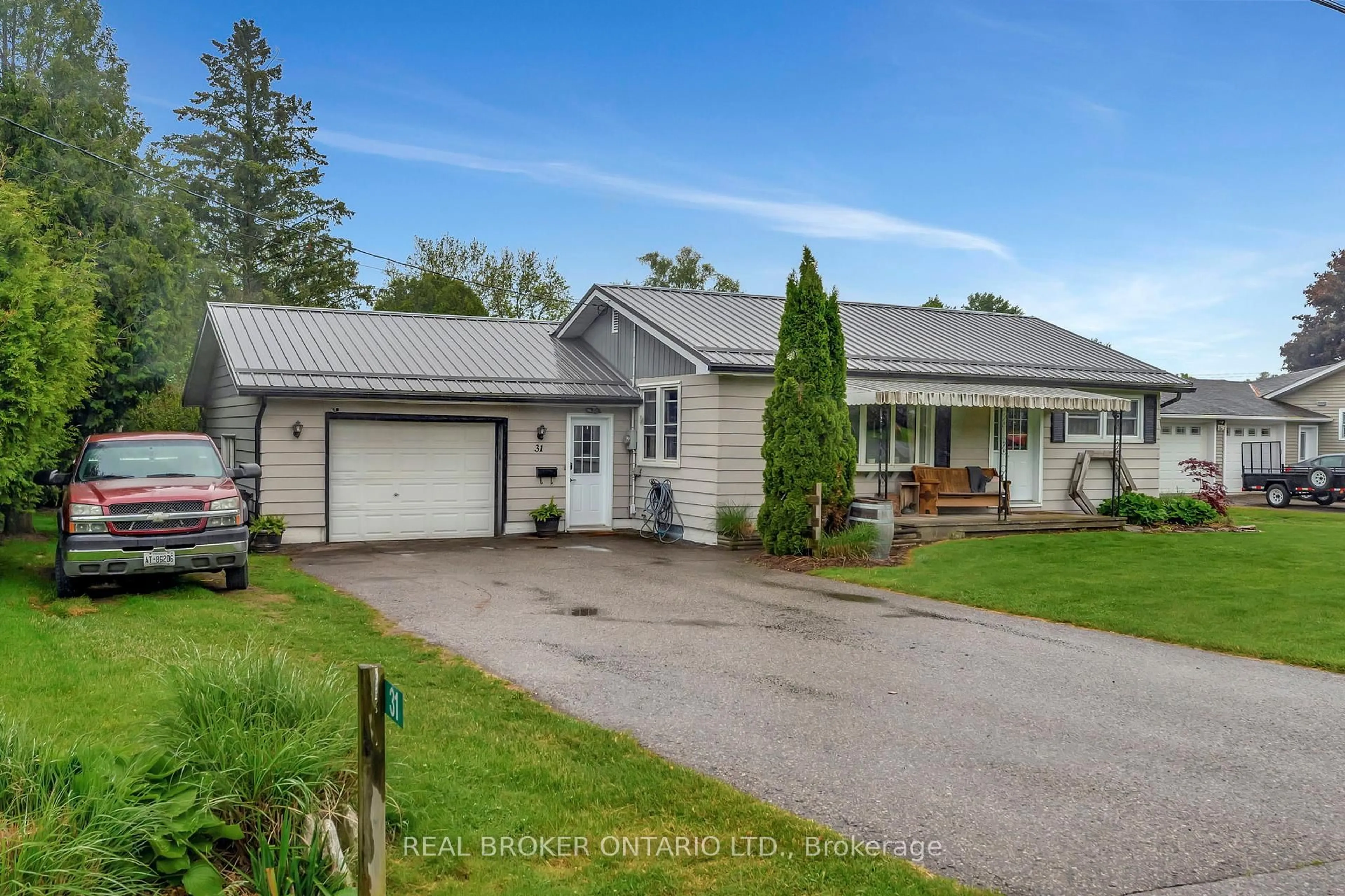A pic from outside/outdoor area/front of a property/back of a property/a pic from drone, street for 31 Alpha St, Norfolk Ontario N4B 1B1