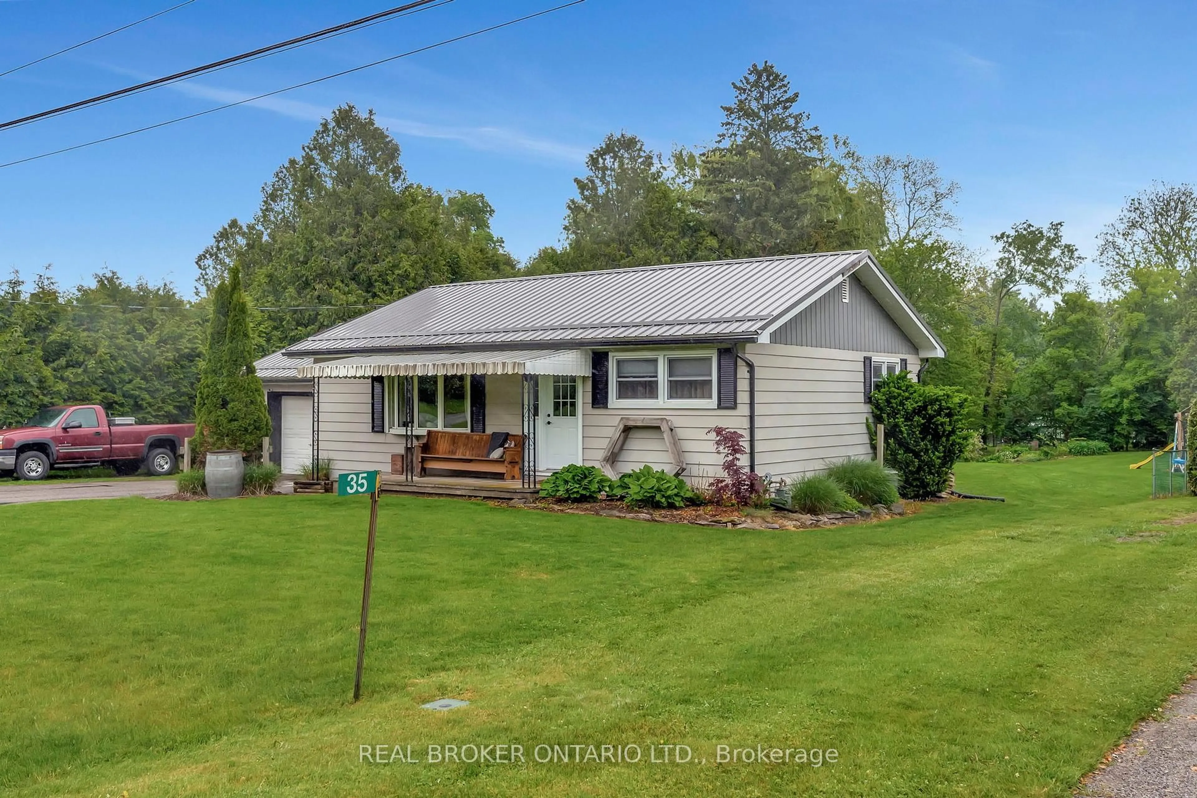 A pic from outside/outdoor area/front of a property/back of a property/a pic from drone, street for 31 Alpha St, Norfolk Ontario N4B 1B1