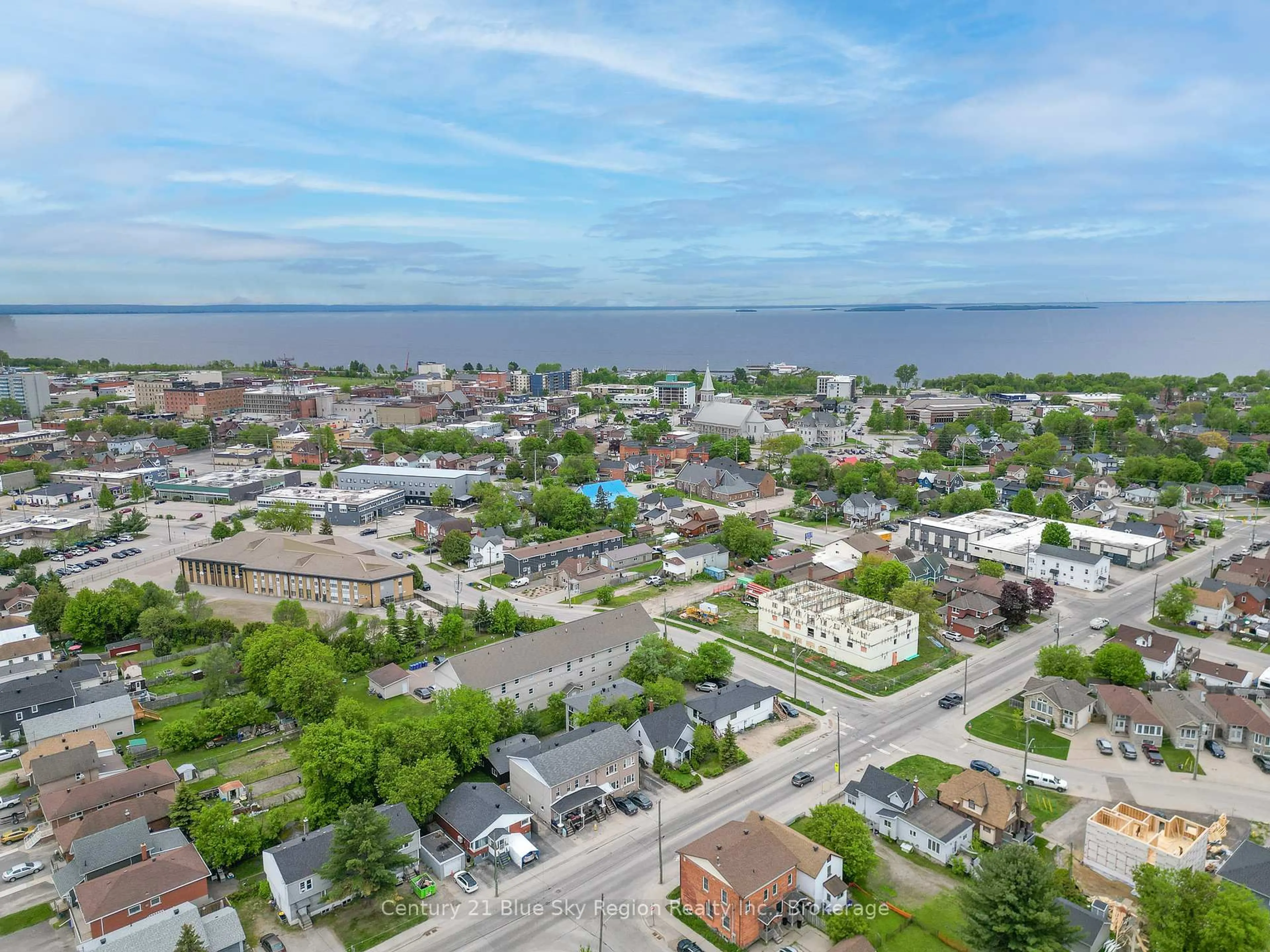 A pic from outside/outdoor area/front of a property/back of a property/a pic from drone, water/lake/river/ocean view for 707 Front St, North Bay Ontario P1B 6N4