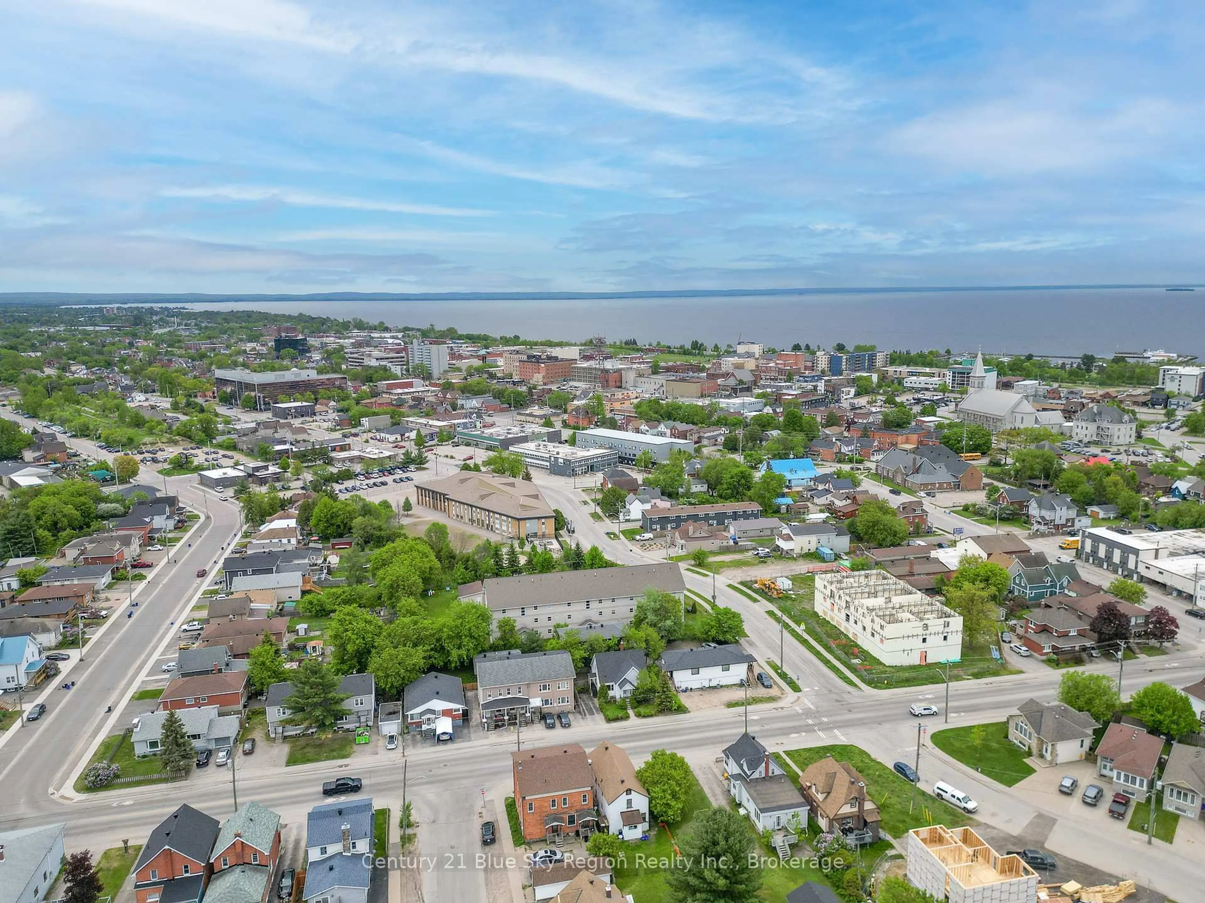 A pic from outside/outdoor area/front of a property/back of a property/a pic from drone, water/lake/river/ocean view for 707 Front St, North Bay Ontario P1B 6N4