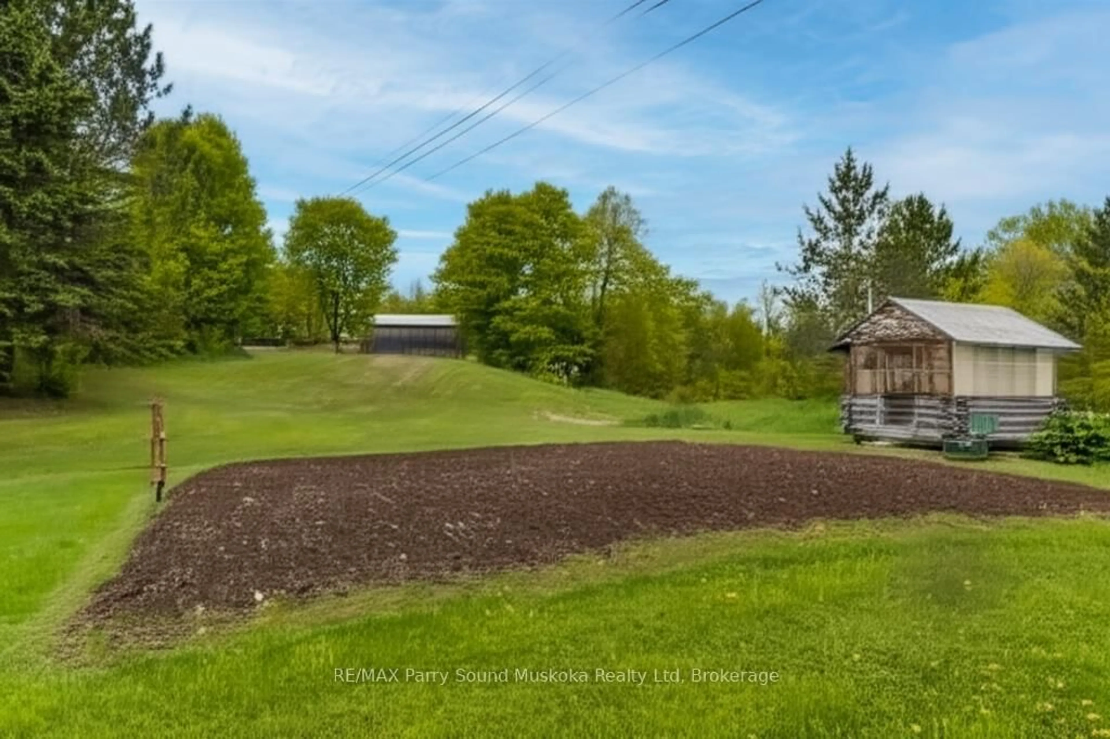 A pic from outside/outdoor area/front of a property/back of a property/a pic from drone, unknown for 3 Fire Route 100 Rd, McKellar Ontario P0G 1C0