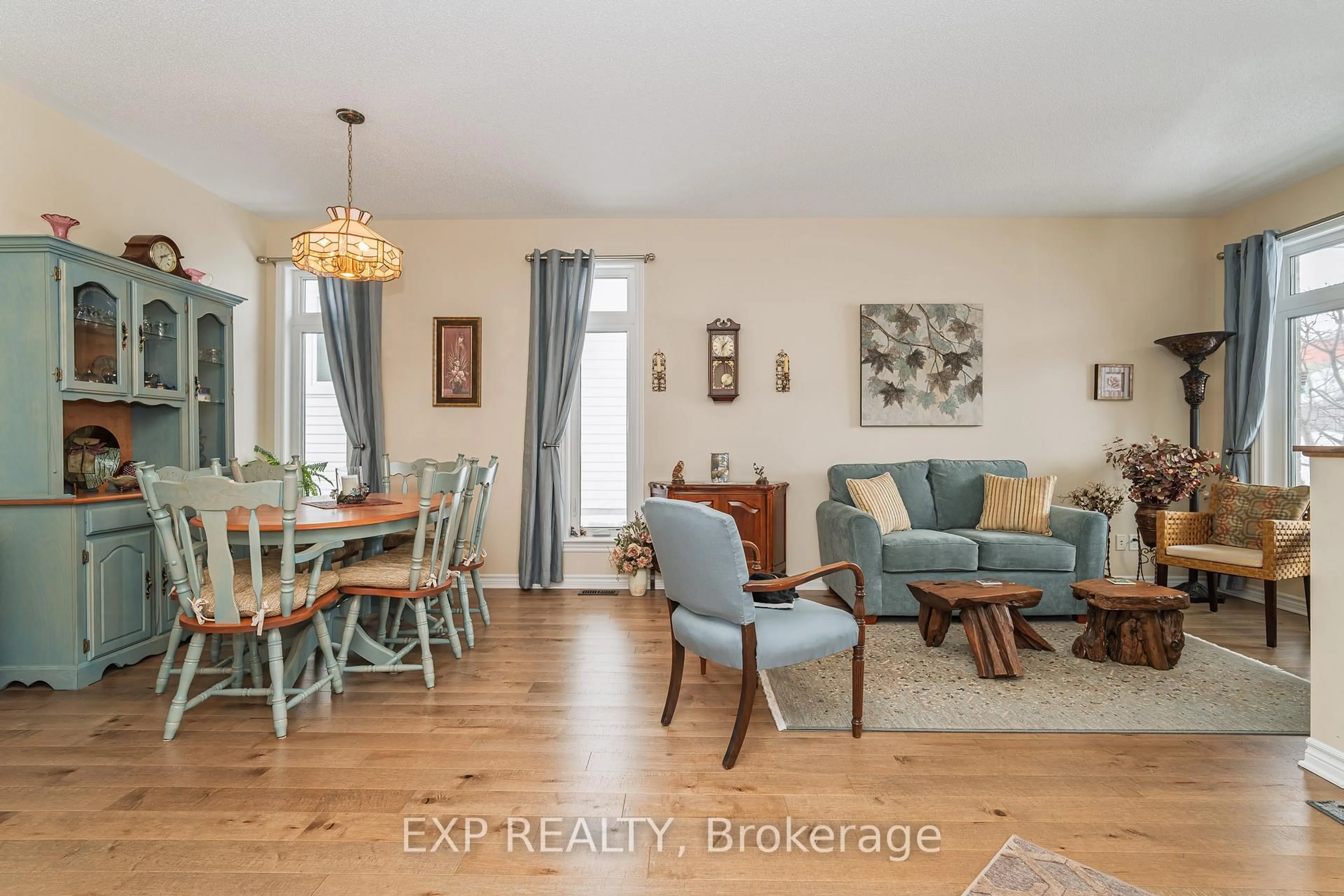 Living room with furniture, wood/laminate floor for 208 Voie De Brouage Way, Ottawa Ontario K4A 0Y5