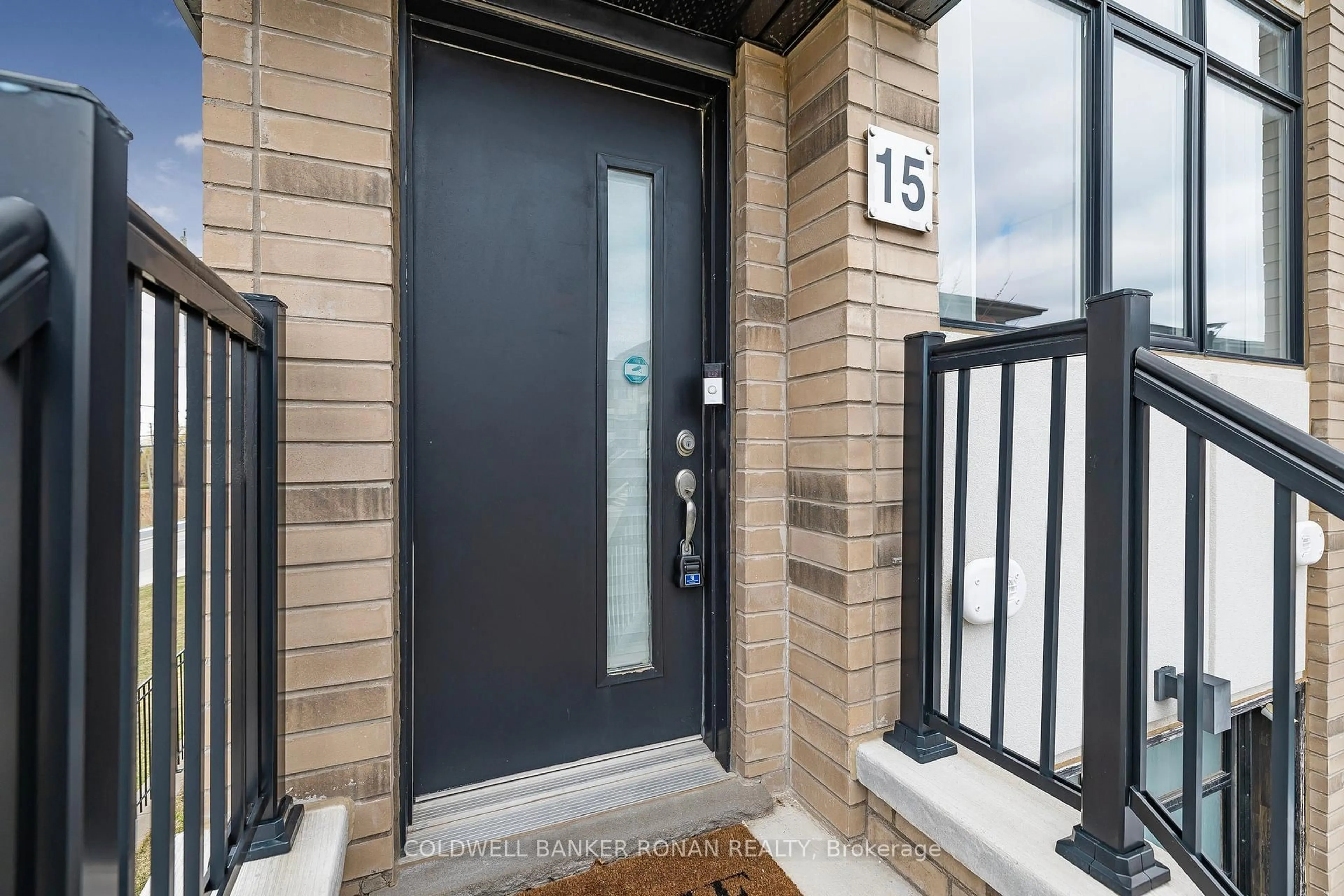Indoor entryway for 15 Wilings Lane, Hamilton Ontario L9G 0H3