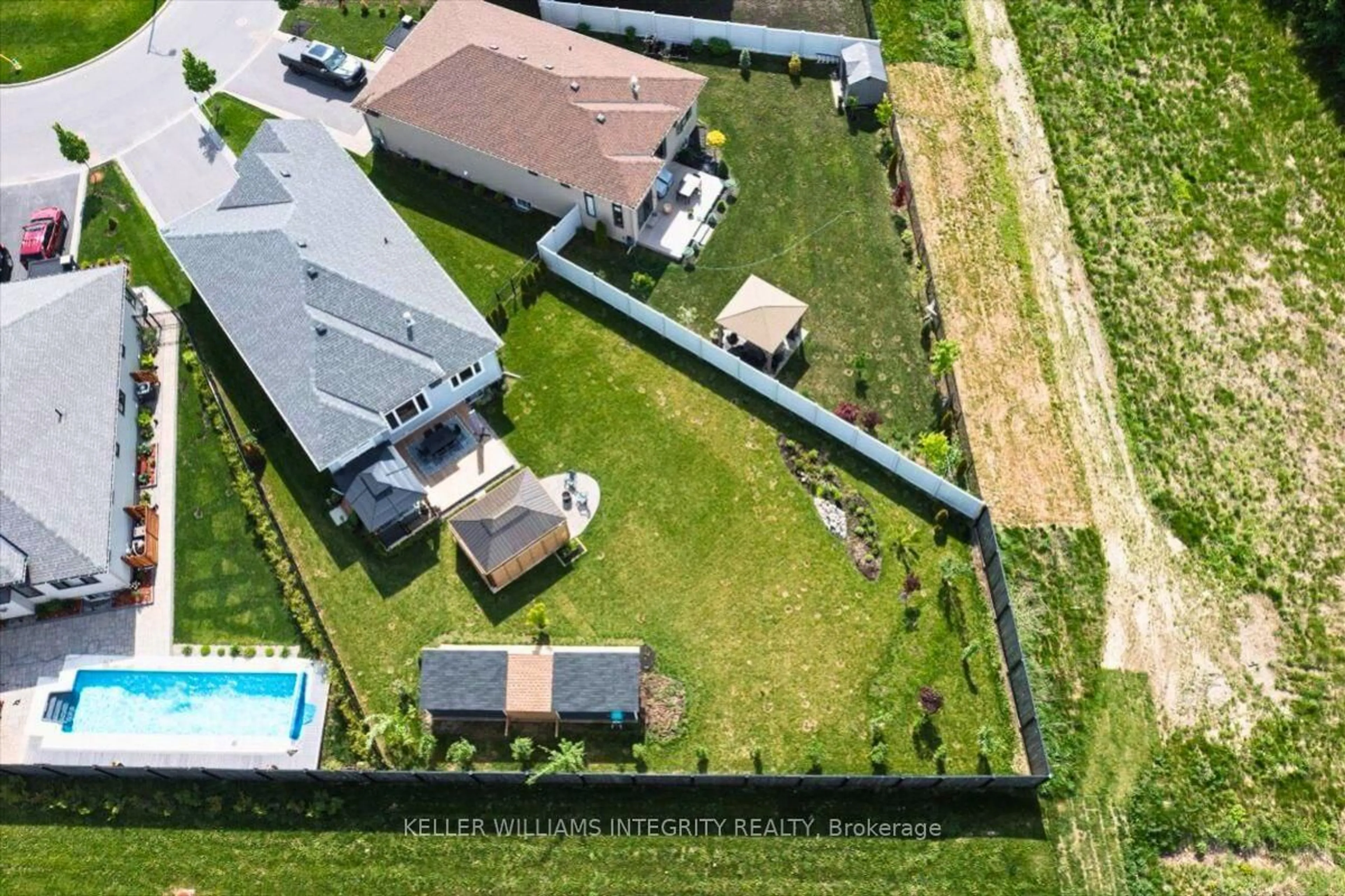 A pic from outside/outdoor area/front of a property/back of a property/a pic from drone, unknown for 541 Cannes Cres, Orleans Ontario K4A 5J6
