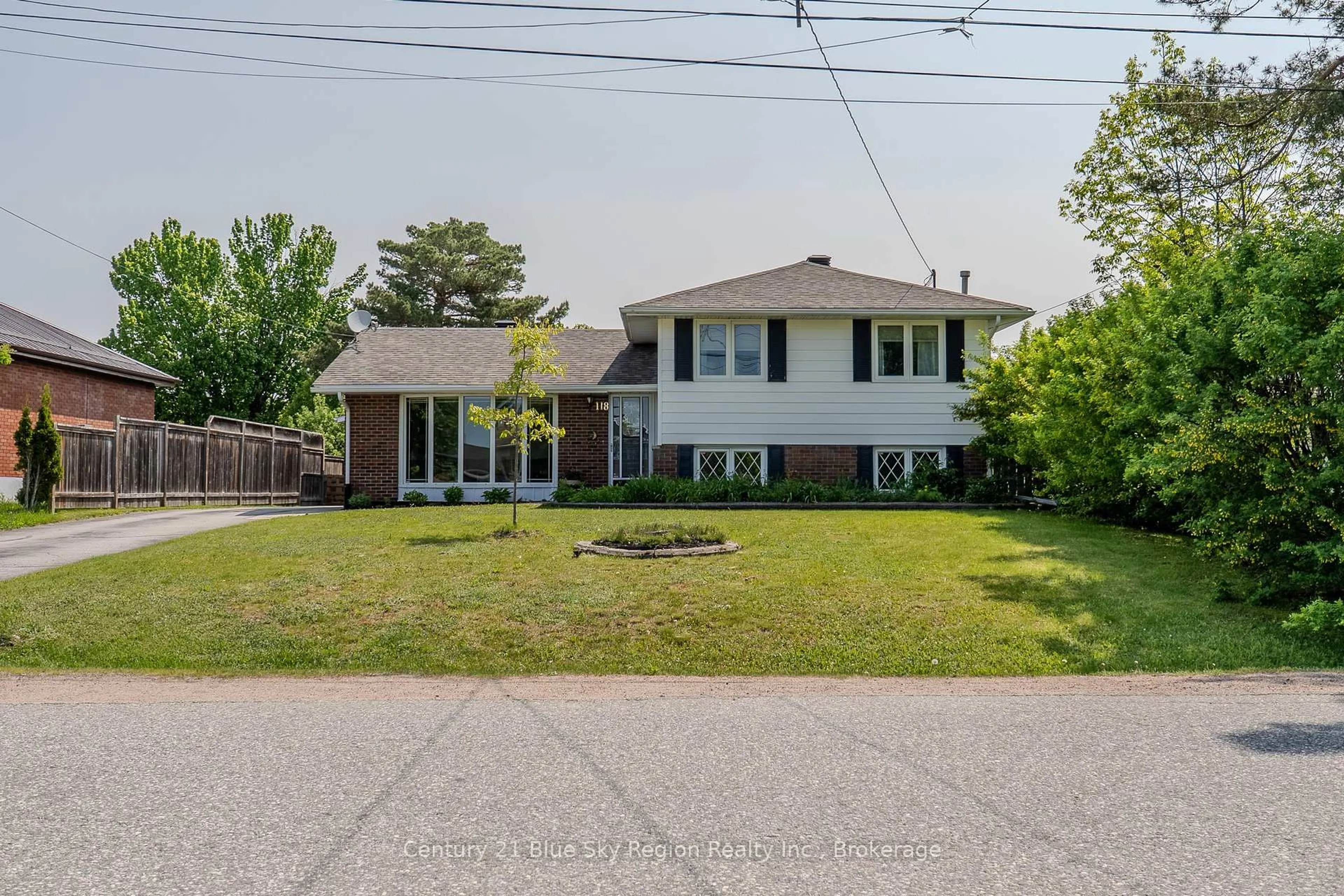 Home with brick exterior material, street for 118 Granite St, North Bay Ontario P1B 7X1