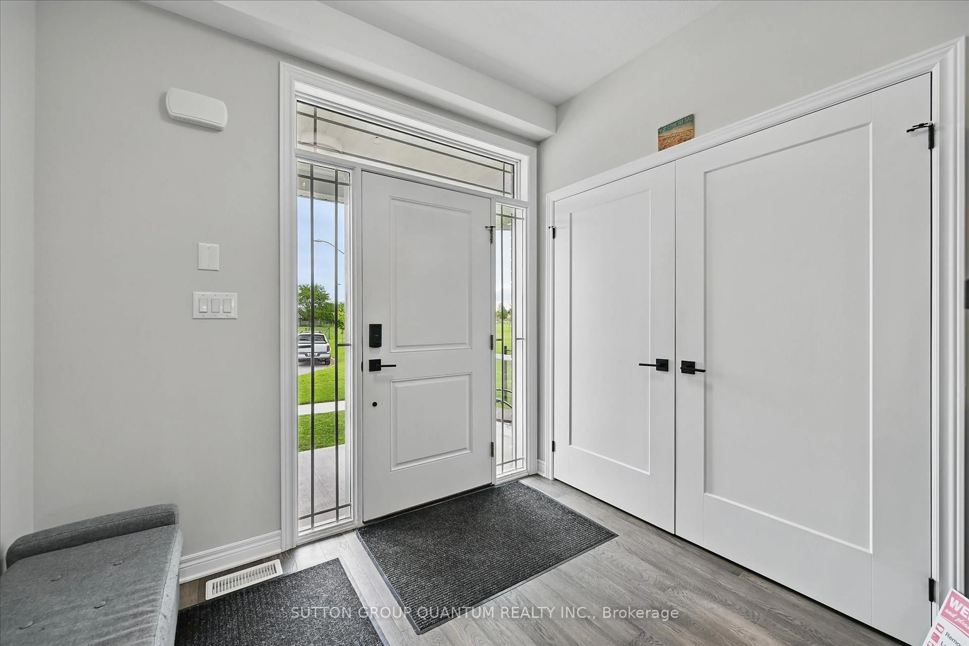 Indoor entryway for 63 Berkshire Dr, St. Catharines Ontario L2M 0C2