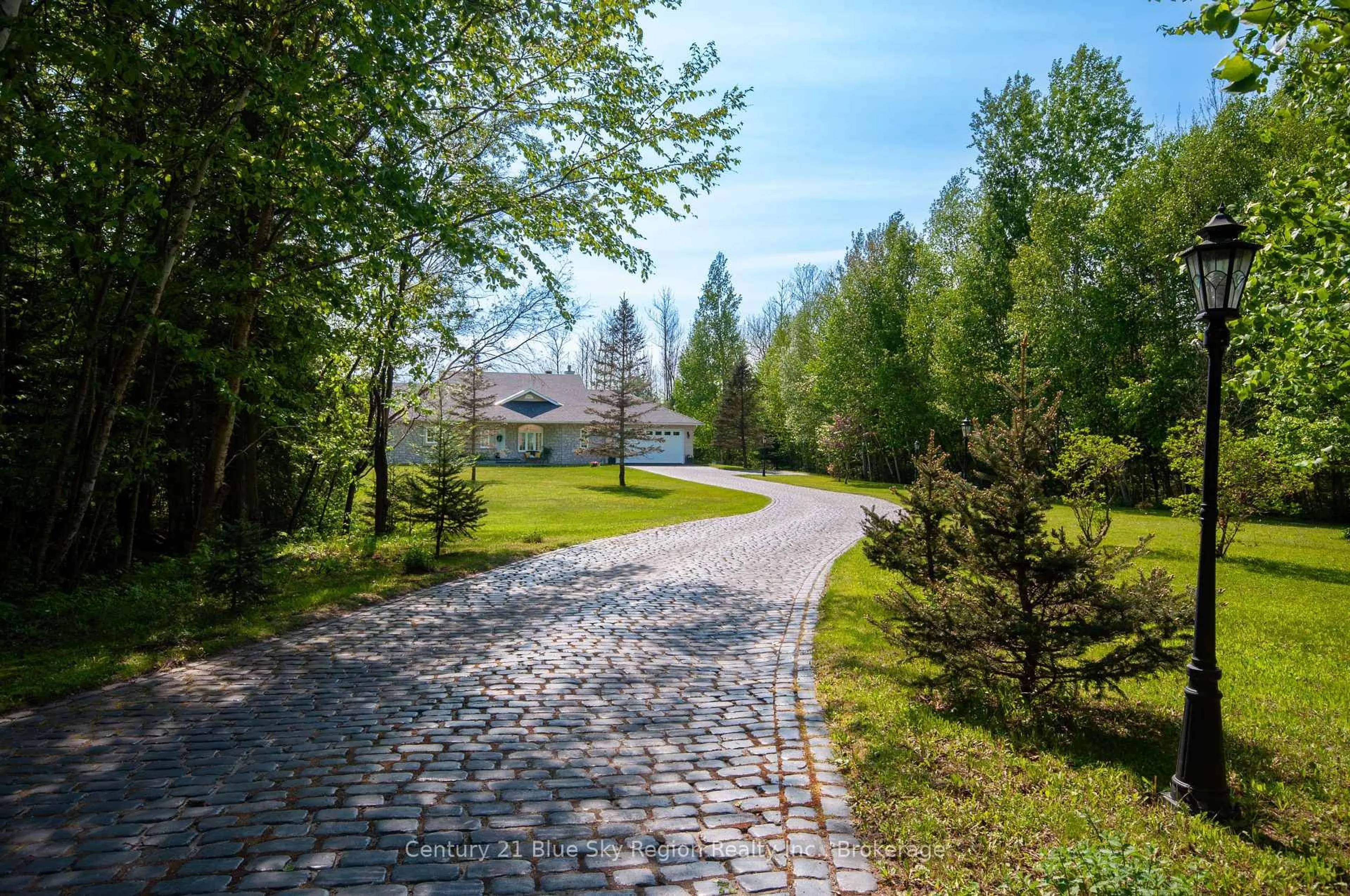 Patio, street for 2295 Northshore Rd, North Bay Ontario P1B 8G4