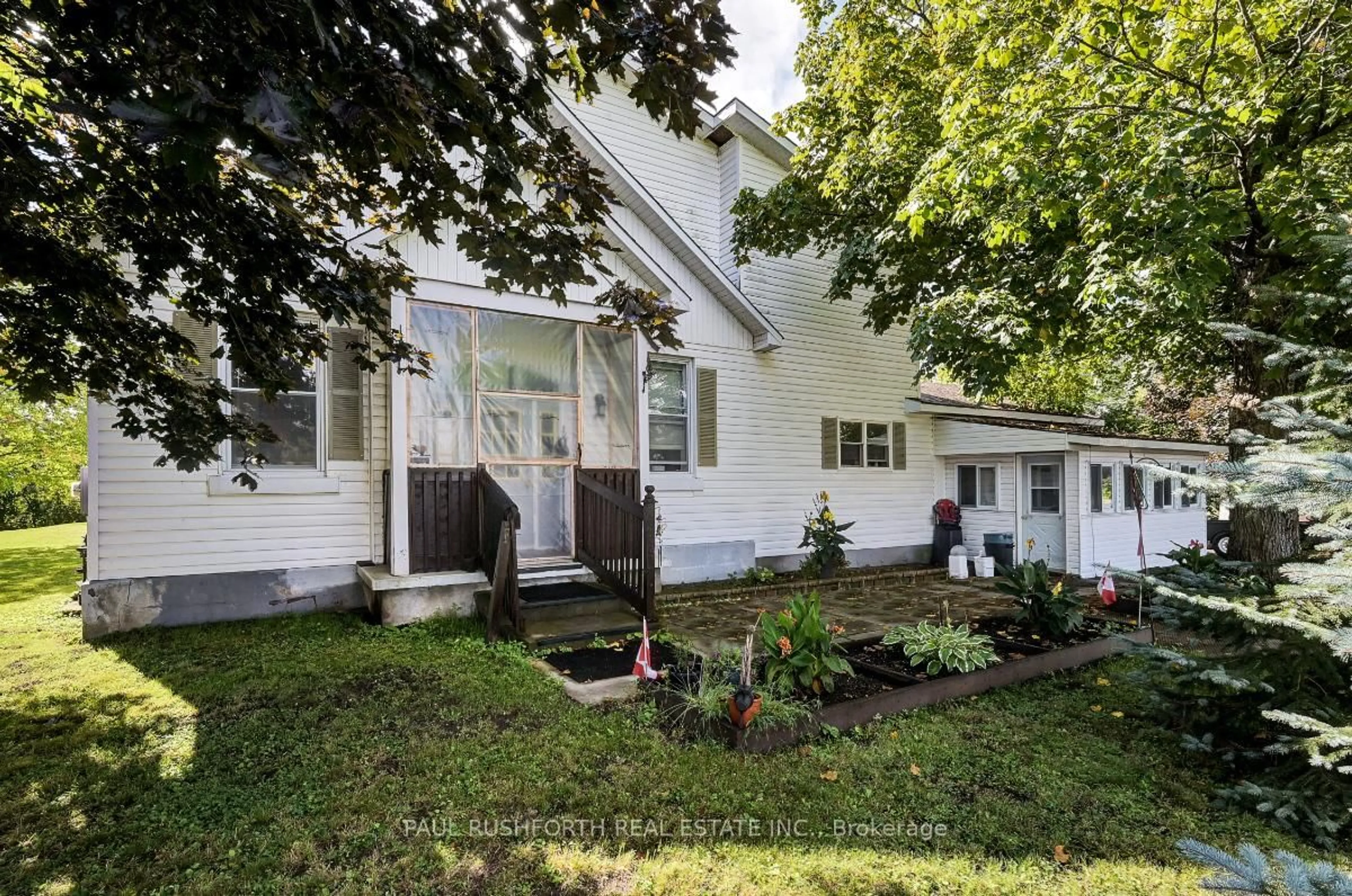 Home with vinyl exterior material, street for 11664 County Rd 43 N/A, North Dundas Ontario K0E 1S0