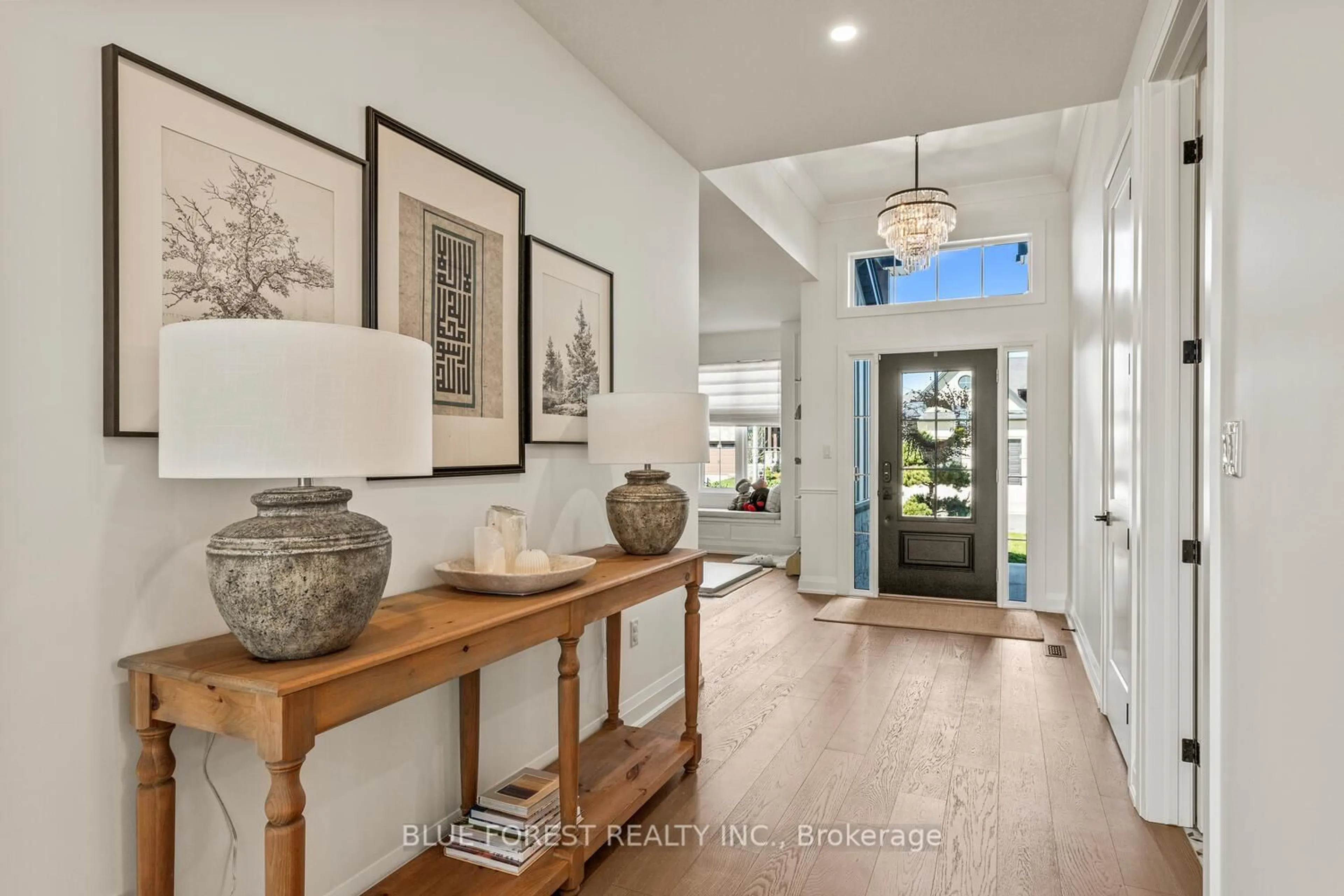 Indoor entryway for 86 Kemp Cres, Strathroy-Caradoc Ontario N7G 0G3