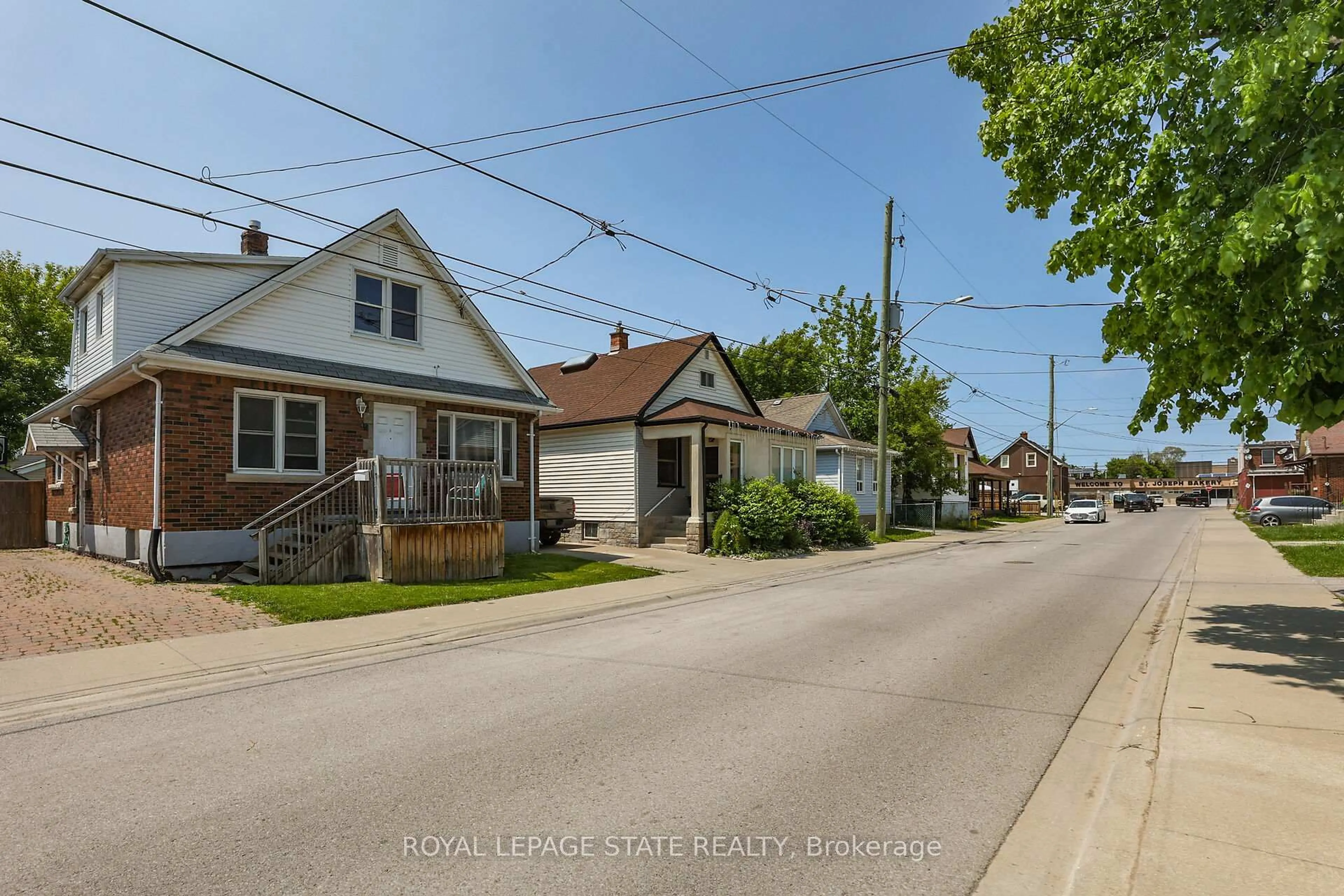 A pic from outside/outdoor area/front of a property/back of a property/a pic from drone, street for 67 St. George St, St. Catharines Ontario L2M 5P5