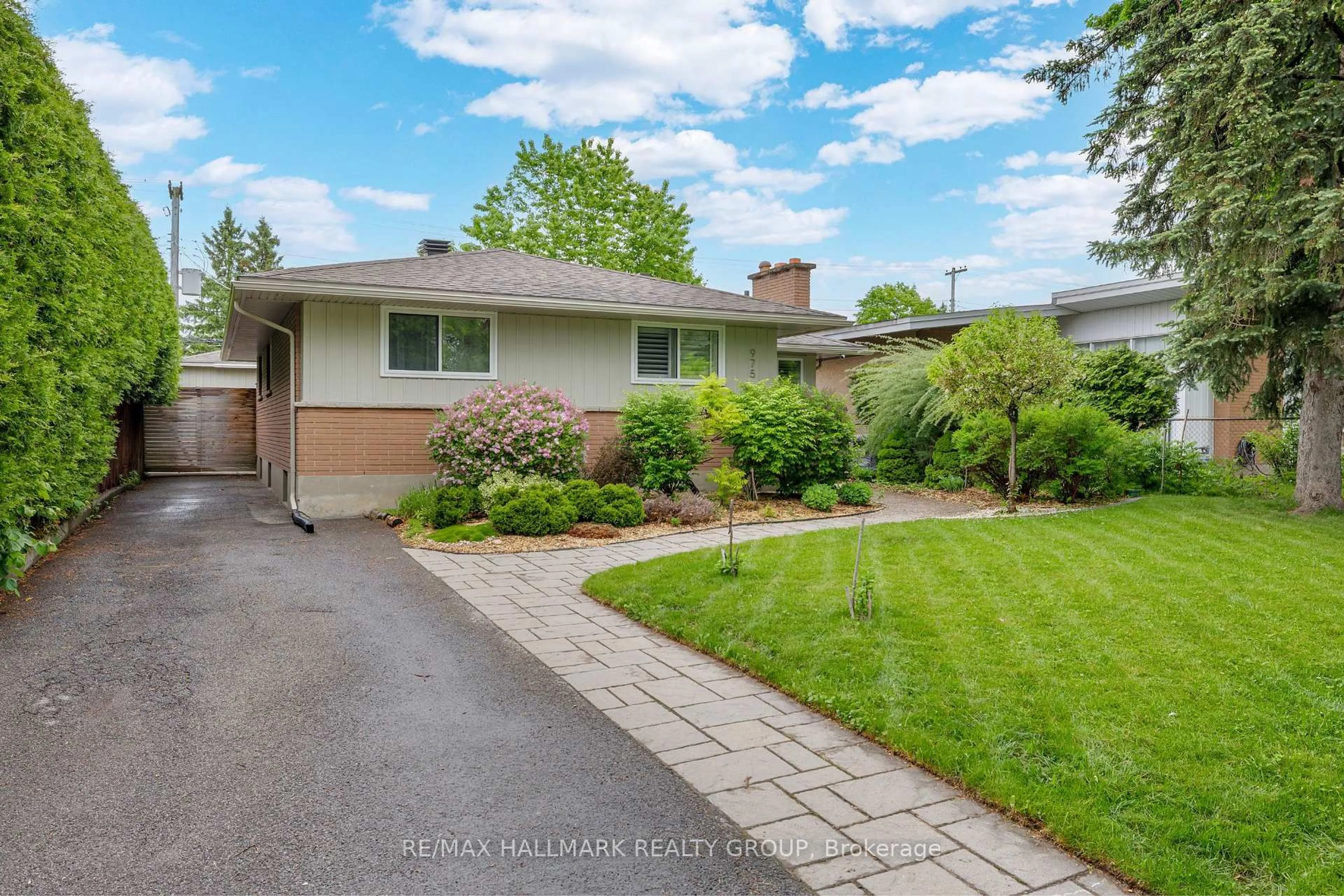 Unknown for 975 Shamir Ave, Ottawa Ontario K1G 2T1