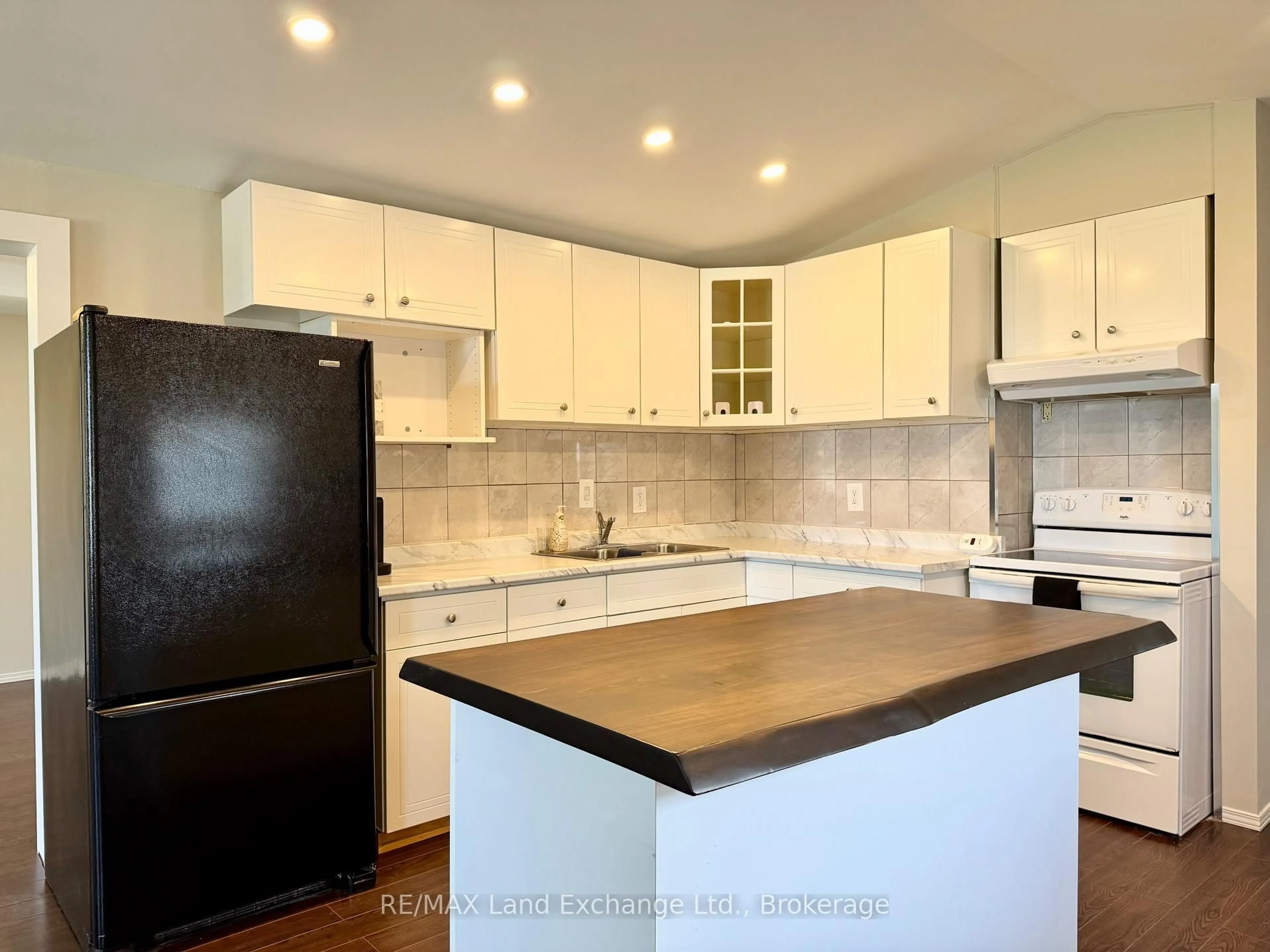 Standard kitchen, unknown for 332-19 Concession 6 Rd, Saugeen Shores Ontario N0H 2C7