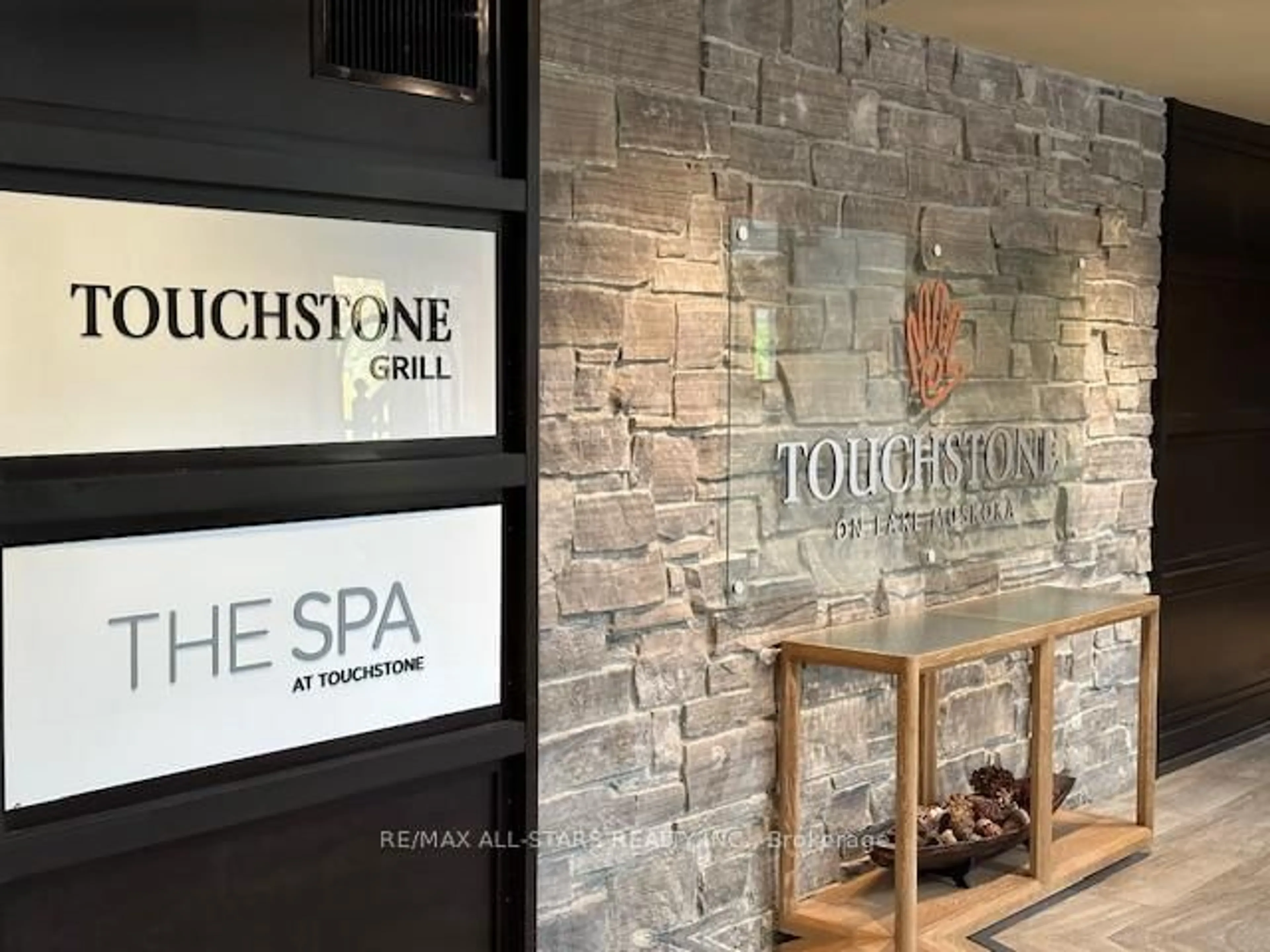 Lobby for 1869 Muskoka Road 118 #31, Muskoka Lakes Ontario P1L 1W8