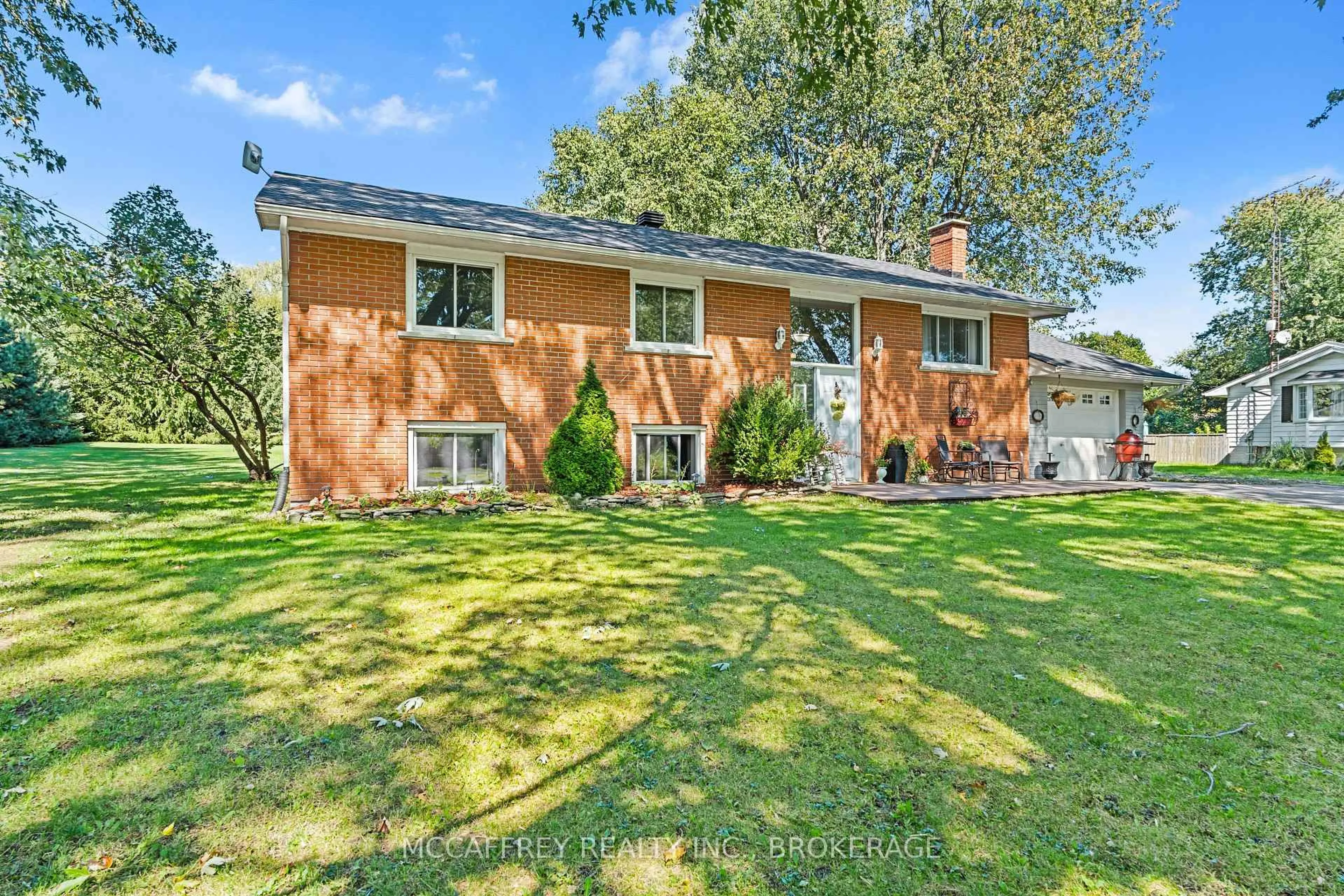 Home with brick exterior material, street for 102 WRIGHT Pl, Bath Ontario K0H 1G0
