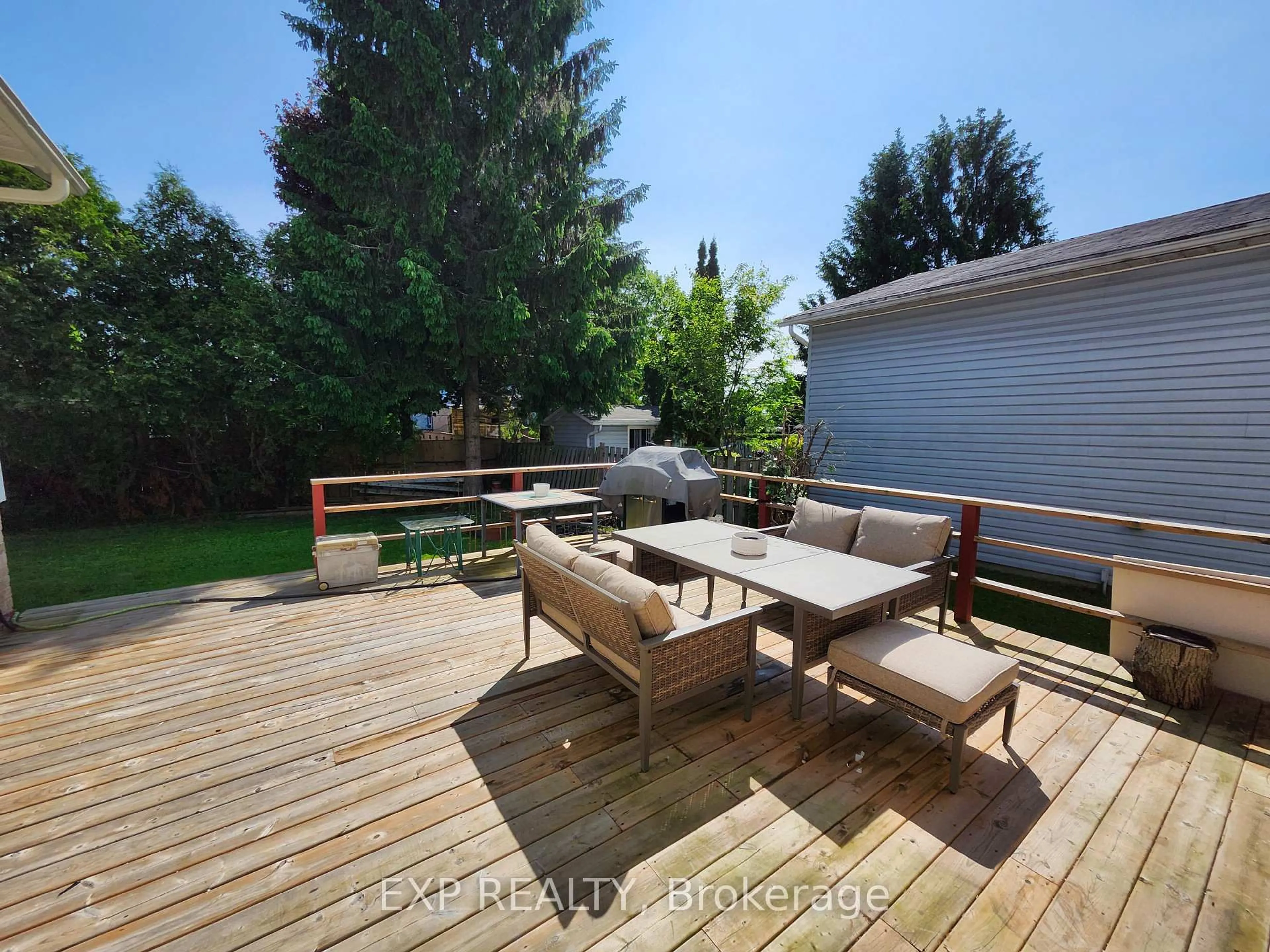 Patio, street for 1311 Cuthbertson Ave, Brockville Ontario K6V 6Y2
