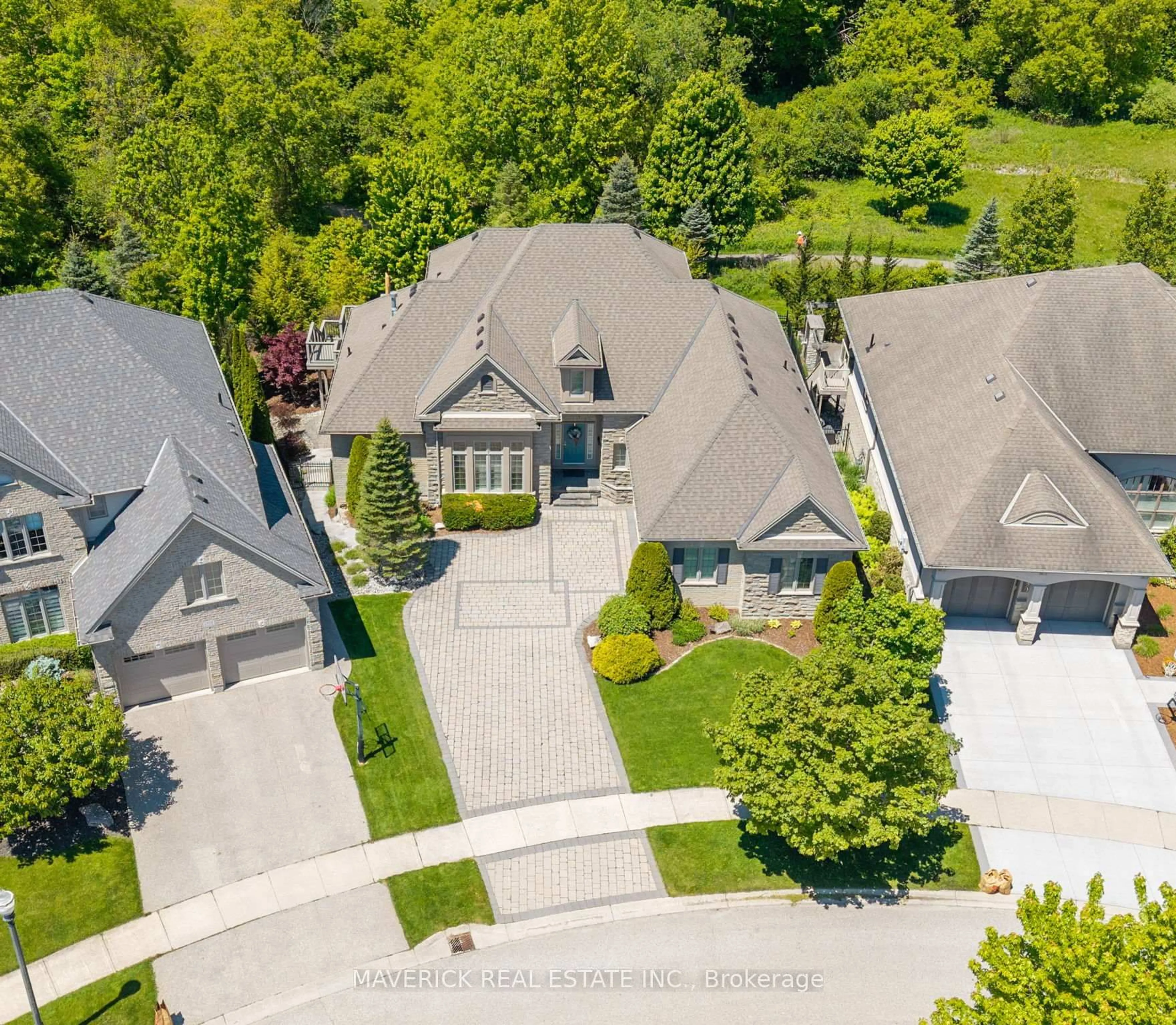 A pic from outside/outdoor area/front of a property/back of a property/a pic from drone, street for 1924 Riverbend Rd, London South Ontario N6K 0A2