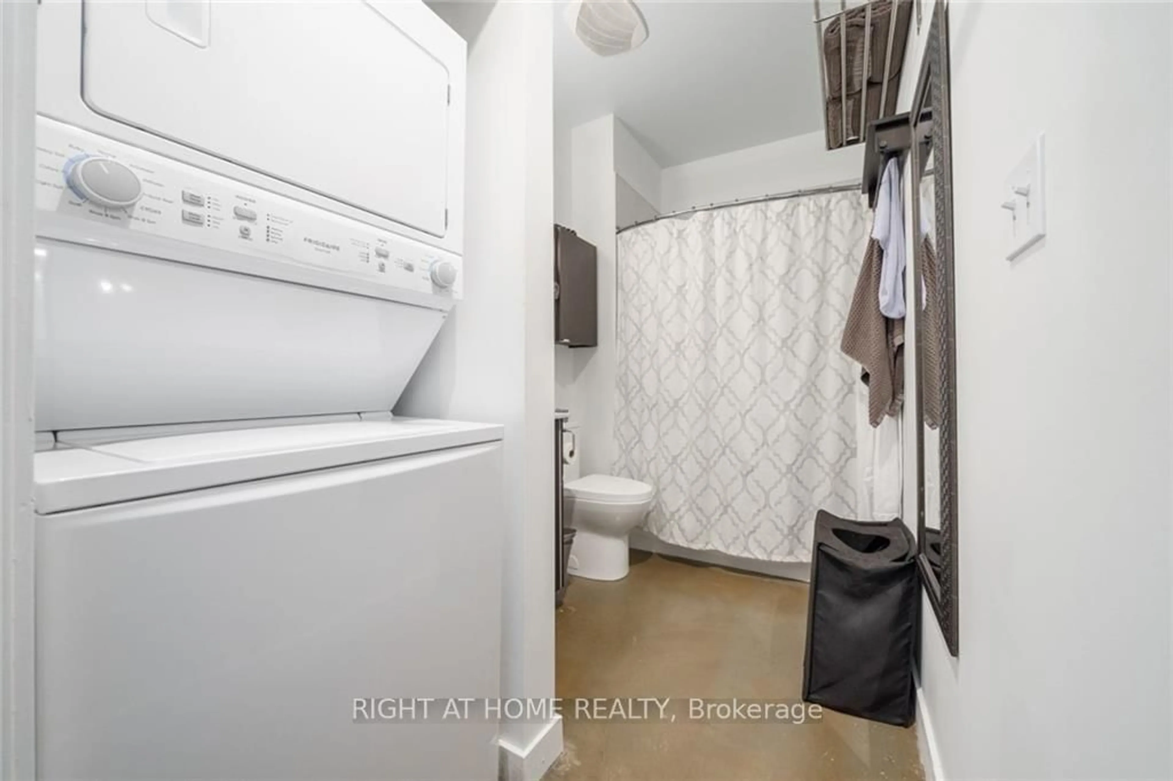 Standard bathroom, unknown for 66 Bay St #312, Hamilton Ontario L8P 4Z6